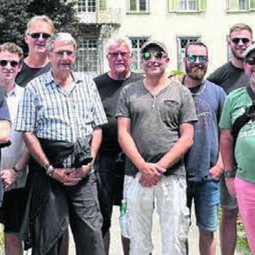 Kulinarischer Höhenflug - So viel Zeit muss sein. Ein Gruppenfoto der reisenden Göttis aus Livigno.
Bild: zg
