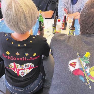 Wenn alle Gewinner sind - Das freut die Organisatoren besonders: Teilnehmende in kreativen Outfits. Zu sehen gab es auch Sennenhemden und Schweizer Fussball-Trikots.