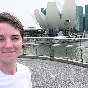 Fernab der Heimat - Ursprünglich wollte Meryl Blanc an einer Schweizerschule in einem spanischsprachigen Land arbeiten. Jetzt ist sie froh, hat sie sich für Singapur entschieden. Bild: zg