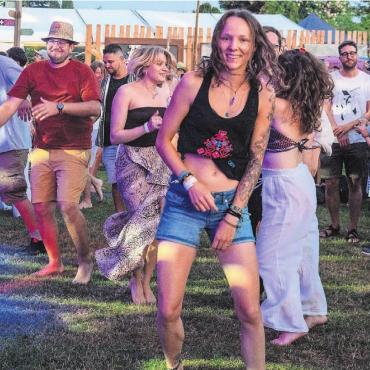 Bilder, Menschen, Emotionen - 28. Juni: Heisse Rhythmen, strahlender Sonnenschein und ein begeistertes Publikum. Das Festival «Sounds of Garden» in Dottikon feiert das 10-Jahr-Jubiläum mit Reggae-Vibes, karibischem Flair und Sommerlaune.