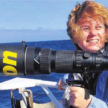 «Güüggen gibt es nur einmal im Leben» - Mit der Kamera in der Hand ist sie in ihrem Element: Daniela Frutiger. Bild: zg