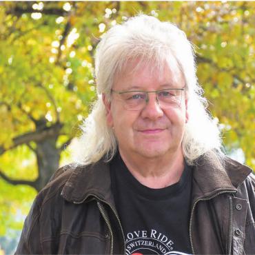 Unverblümt ehrlich - Carlo Gartenmann lebt für die Musik. Sei es als Gitarrist, Bandleader oder als Songschreiber.