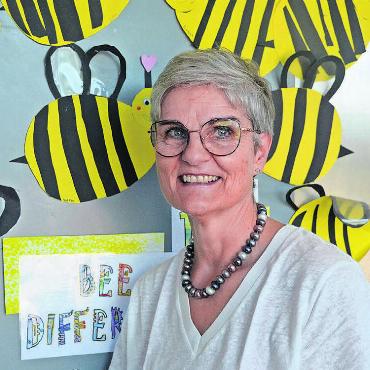 Mehr als ein Beruf - Regula Meier-Rösti führte ihren Beruf als Schulleiterin mit viel Herzblut aus. Die Bienen sind in 
diesem Jahr Sinnbild an der Künter Schule, dass jede Person ihre Stärken hat und zum Wohl der gesamten Gesellschaft beitragen kann.
Bild: Roger Wetli