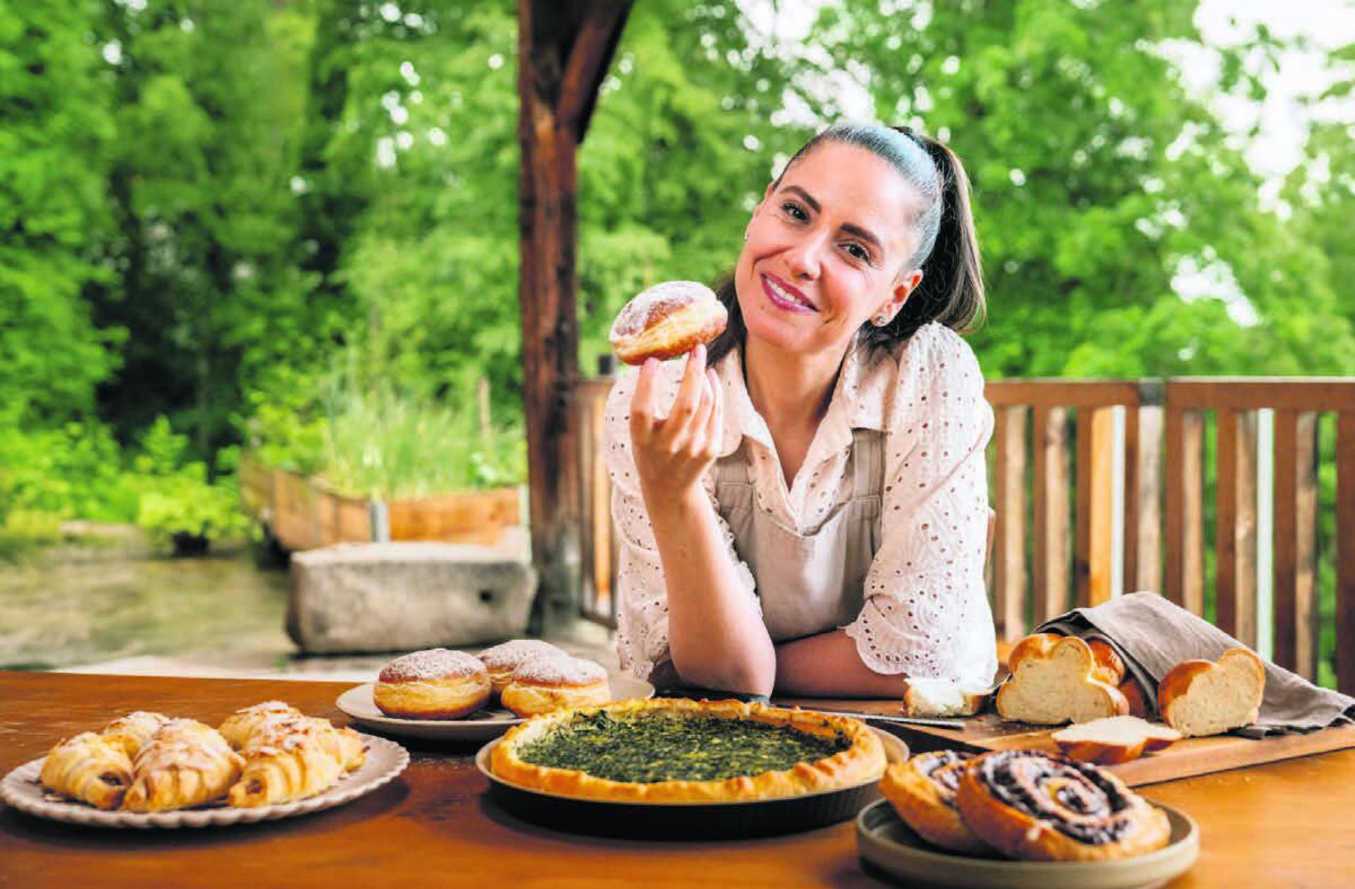 Tiziana Cuviello bewegt sich schon länger in der veganen Kochszene. Nun veröffentlicht die 43-Jährige aus Dintikon ein veganes Kochbuch. 
Bild: Amela Besirbasic - Das Bild wird blockiert. – Möglicherweise durch einen aktiven Adblocker.