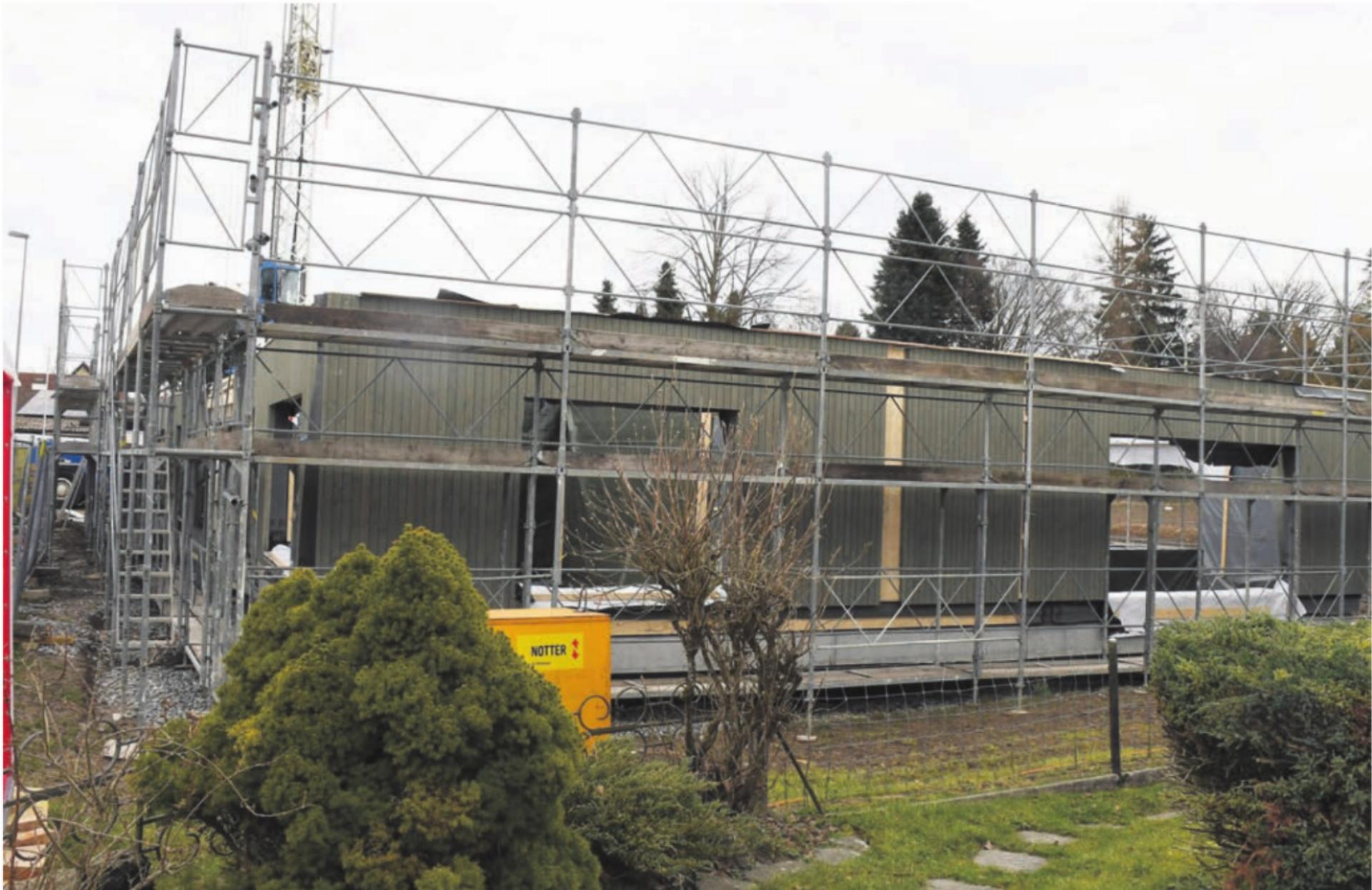 Zwei Schulbauten – Halde und Farn – sollen zum Schuljahresbeginn im August betriebsbereit sein. Der neue Kindergarten Farn (Bild) ist mitten in der Realisation. Bilder: Daniel Marti - Das Bild wird blockiert. – Möglicherweise durch einen aktiven Adblocker.