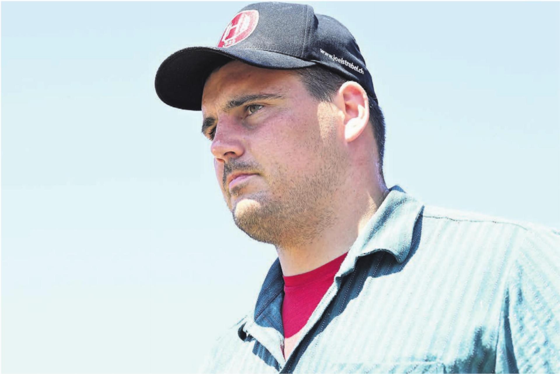 Joel Strebel könnte in Mollis zum dritten Mal einen eidgenössischen Kranz holen. Weil die Döbeli-Brüder verletzungsbedingt fehlen, ist der sanfte Riese aus Aristau die grösste Freiämter Kranzhoffnung. 
Bild: Alexander Wagner