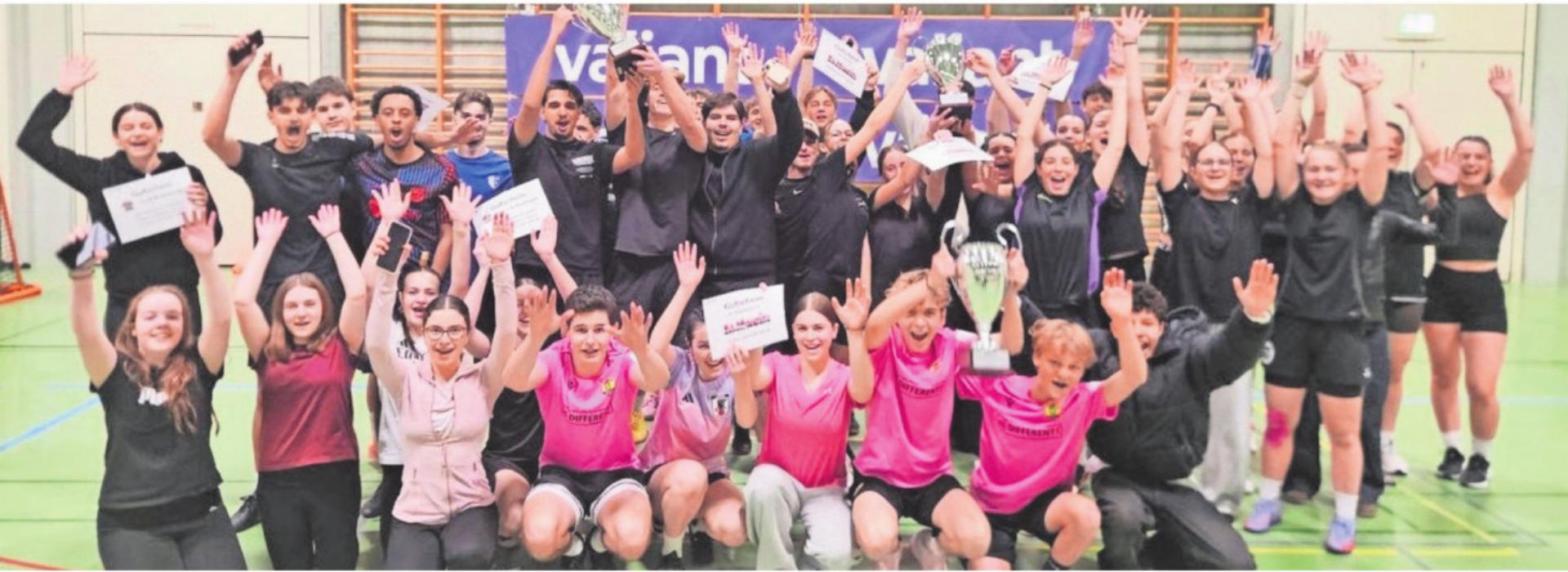 So sehen Sieger aus: die erfolgreichen Teams der beiden Wohler Schulen. Bild: zg - Das Bild wird blockiert. – Möglicherweise durch einen aktiven Adblocker.