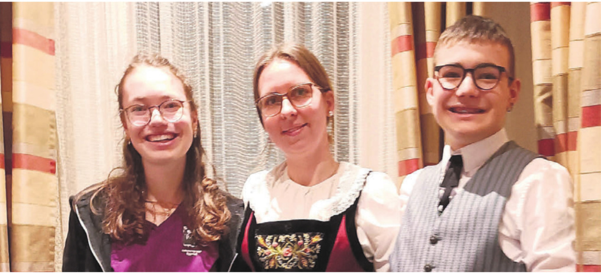 Kerstin Vogel (links) und Melvin Vogel wurden zusammen mit dem nicht anwesenden Janek Groll als neue Aktivmitglieder aufgenommen. Sarah Warthmann (Mitte) wählten die Anwesenden als neues Vorstandsmitglied. Bild: zg - Das Bild wird blockiert. – Möglicherweise durch einen aktiven Adblocker.