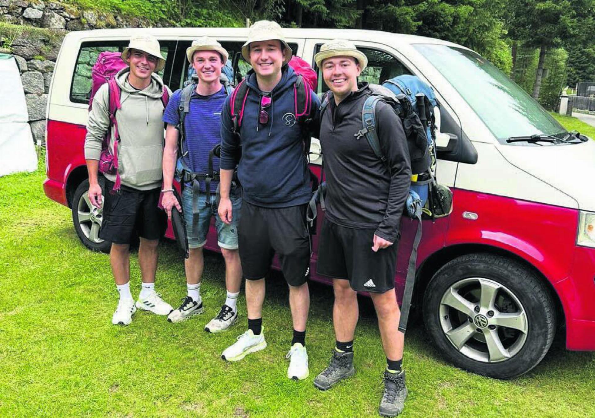Am 13. Juli beim Start vor dem Aufstieg auf den Piz Chavalatsch. Von links: Jonas Villiger, Sven Lang, Ramon Seiler und Mario Meier.