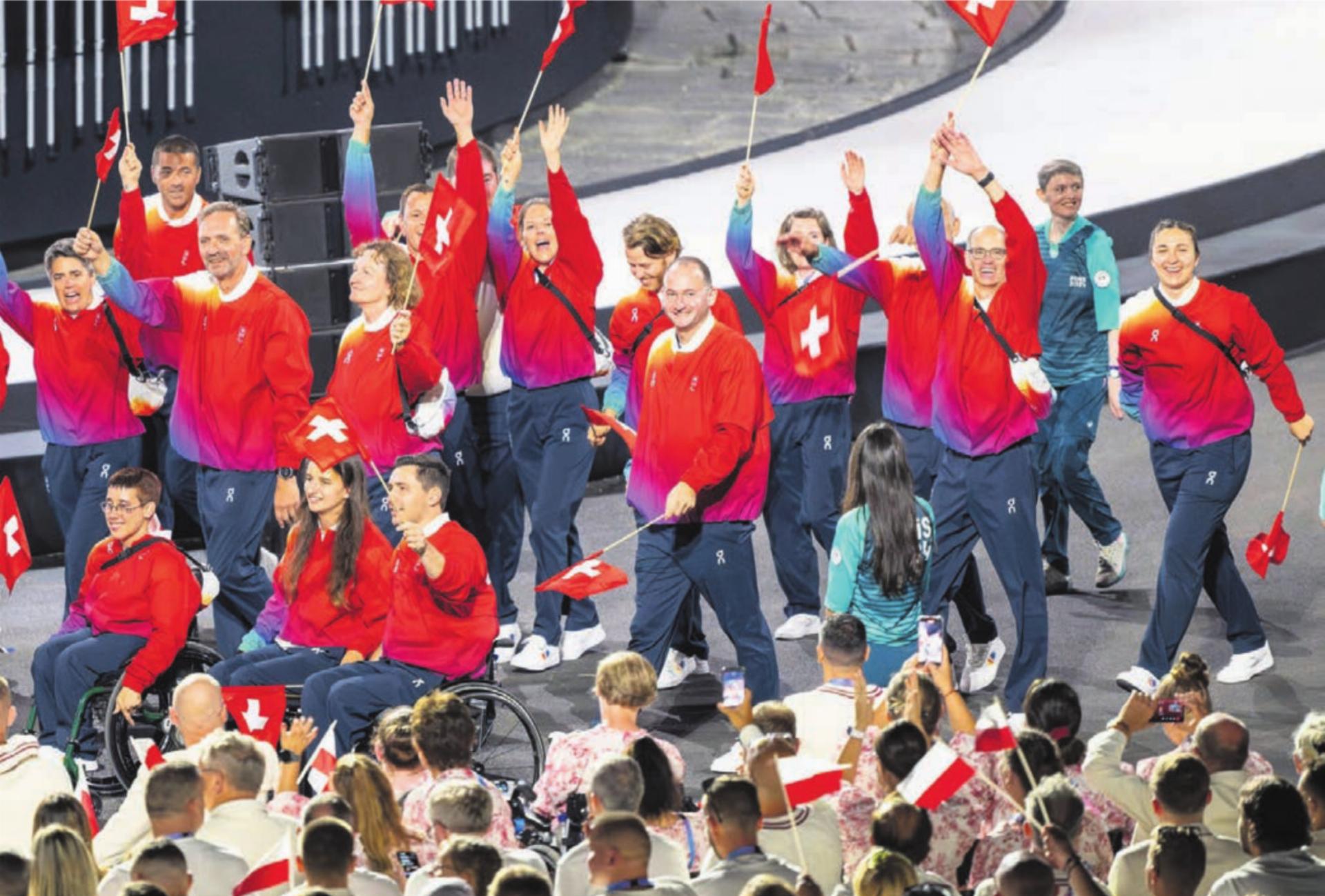 Patricia Eachus (unten links) bei der Eröffnungsfeier am Mittwoch. Bilder: Swiss Paralympic - Das Bild wird blockiert. – Möglicherweise durch einen aktiven Adblocker.