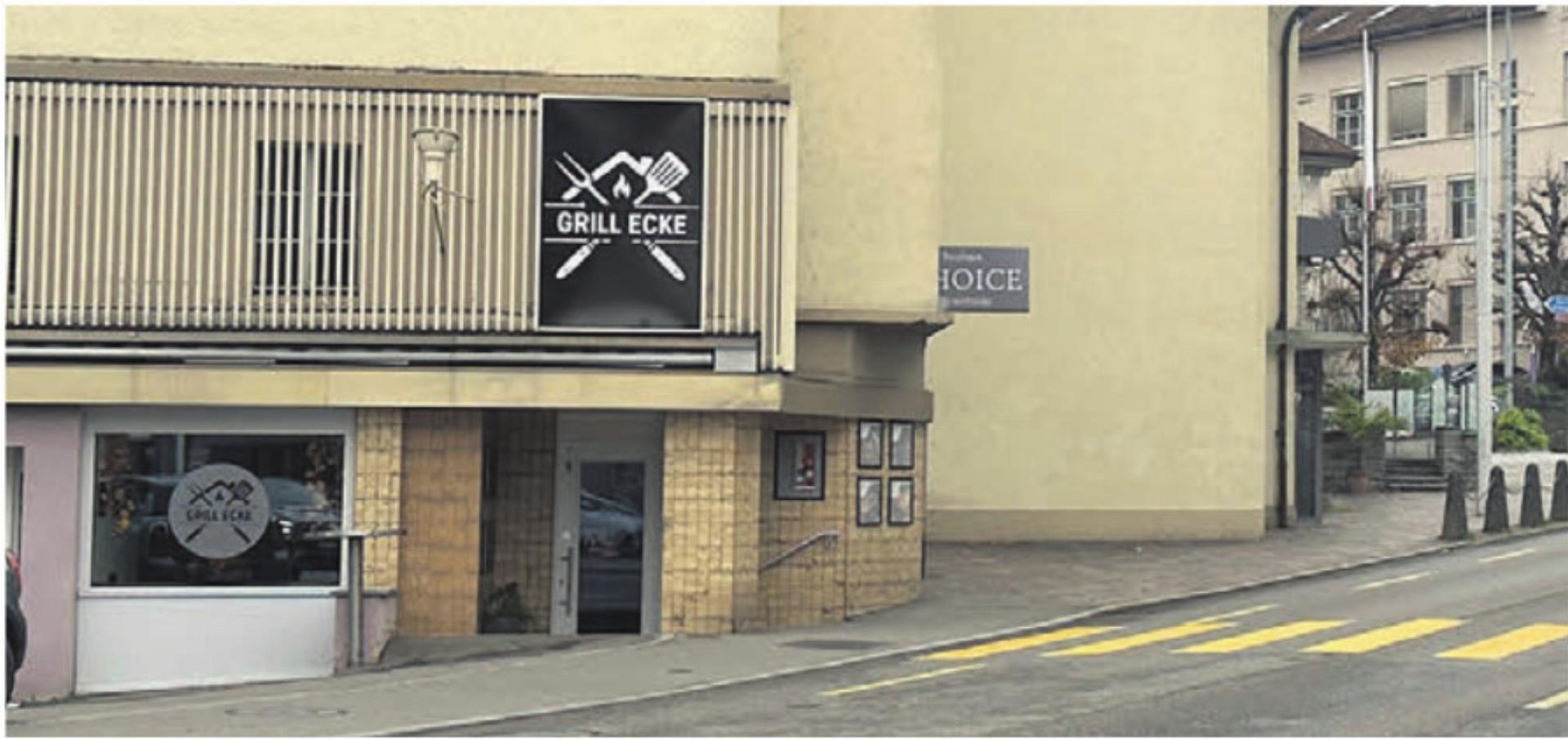 Am letzten Wochenende durfte die «Grill Ecke» wieder öffnen. Die wochenlange Schliessung zuvor wirft viele Fragen auf. Bild: spr - Das Bild wird blockiert. – Möglicherweise durch einen aktiven Adblocker.