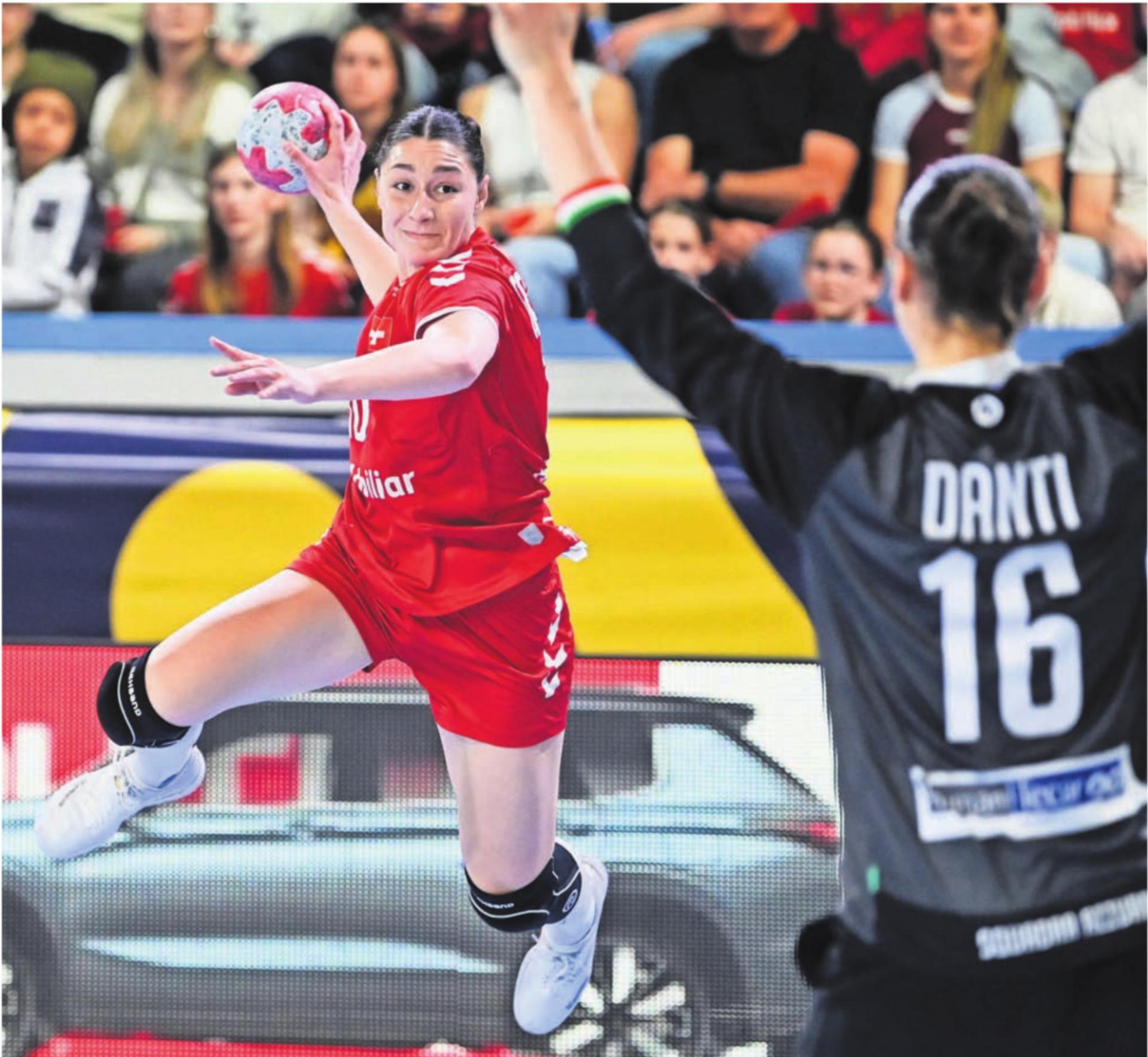 Daphne Gautschi zeigte starke Leistungen. Die Murianerin ist nun wieder zurück bei Ramnicu Valcea, ihrem Team in Rumänien. Dort stehen das Final-4-Cupwochenende und der Saisonfinal an, bevor sie ihre Zelte da abbricht und zurück nach Frankreich wechselt. - Das Bild wird blockiert. – Möglicherweise durch einen aktiven Adblocker.