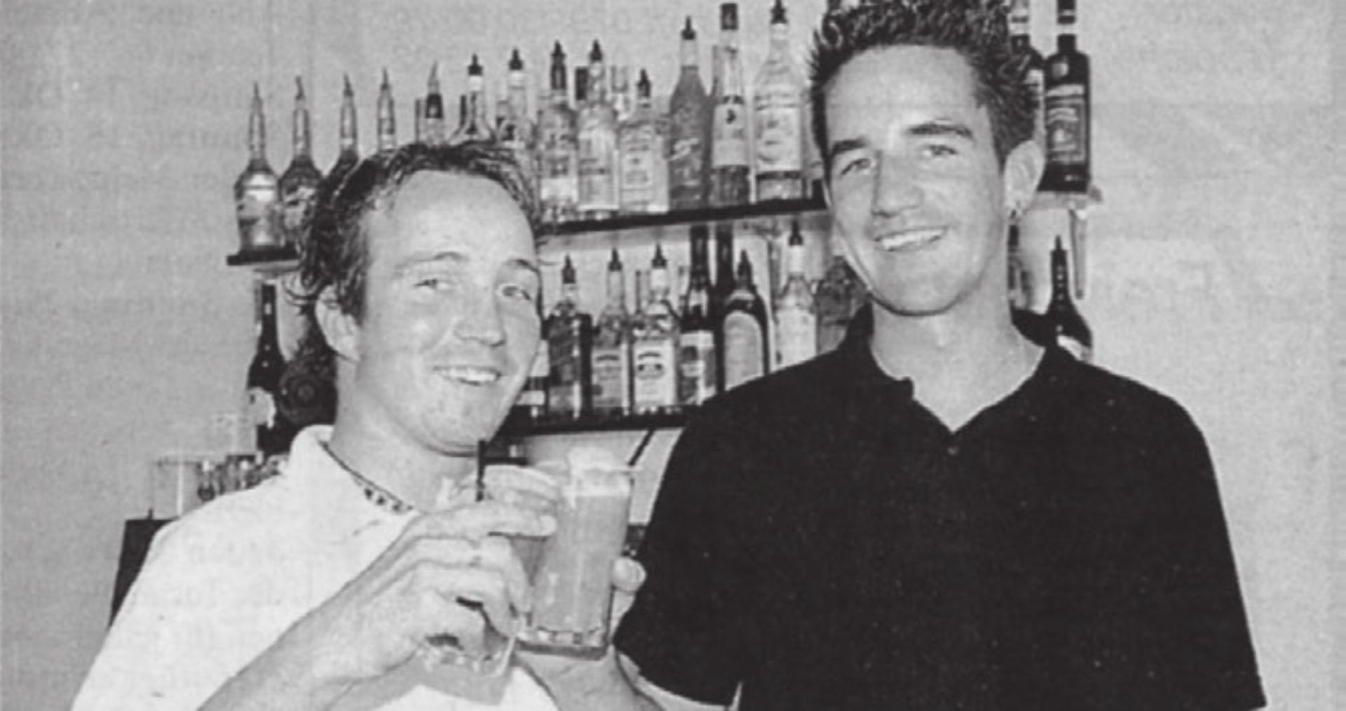 Hans-Peter Budmiger (links) und Jörg Schenk eröffnen die Cafébar «Wave» in Muri. Bild: Archiv - Das Bild wird blockiert. – Möglicherweise durch einen aktiven Adblocker.