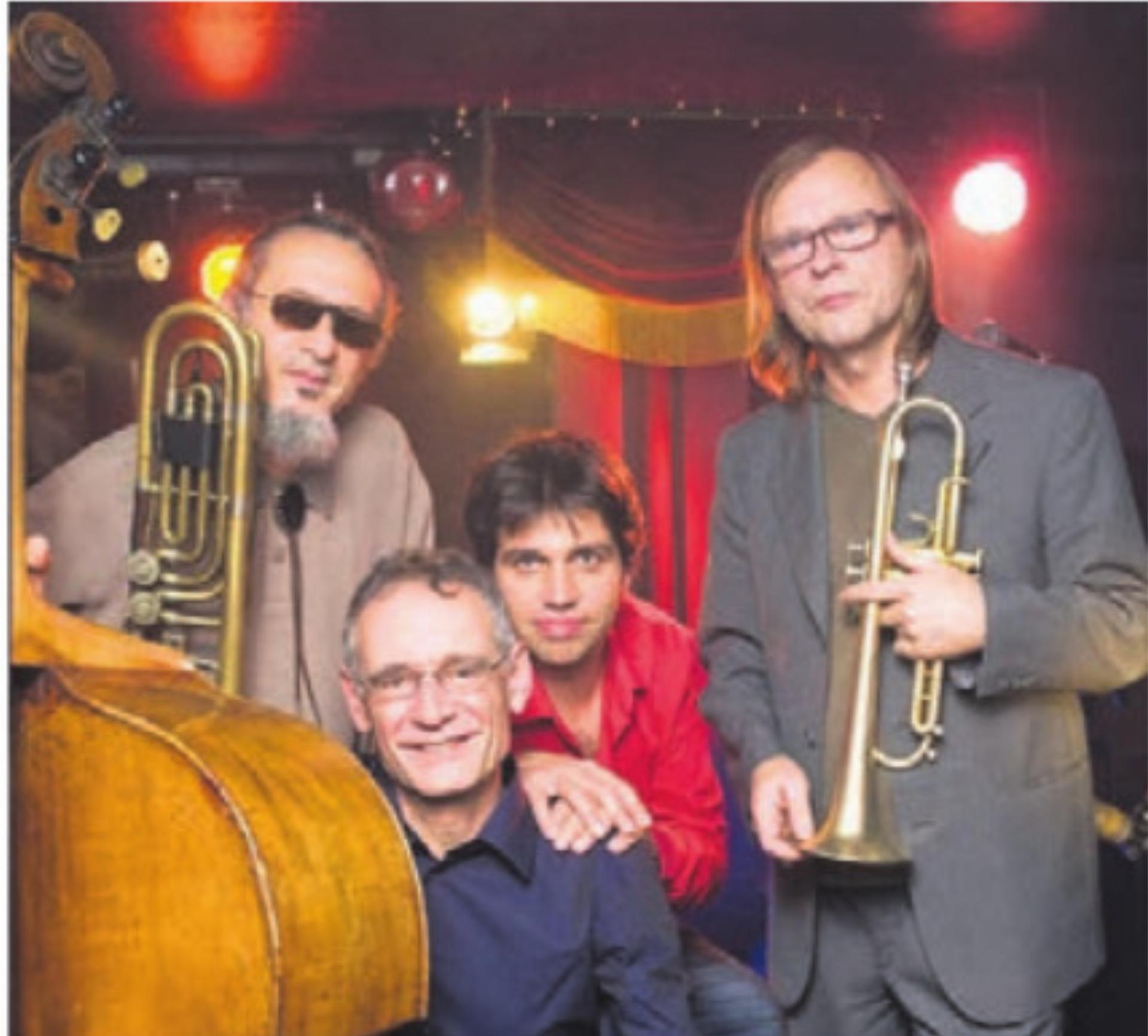 Sind auf ihrer Abschiedstour unterwegs (v. l.): Glenn Ferris, Posaune; Thomas Dürst, Bass; Hans Peter Pfammatter am Piano und Peter Schärli, Trompete und Kompositionen. Bild: pd - Das Bild wird blockiert. – Möglicherweise durch einen aktiven Adblocker.