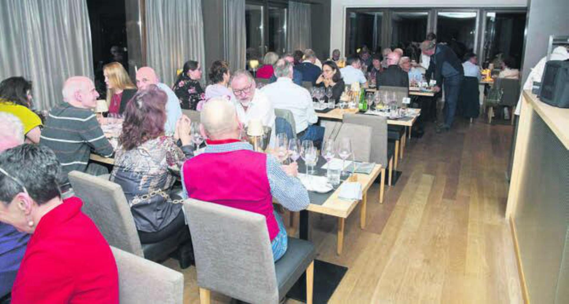 Die Freiämter Weinfreunde genossen ihr erstes «Wine & Dine» des Jahres in der «Linde» in Büttikon. Bild: zg