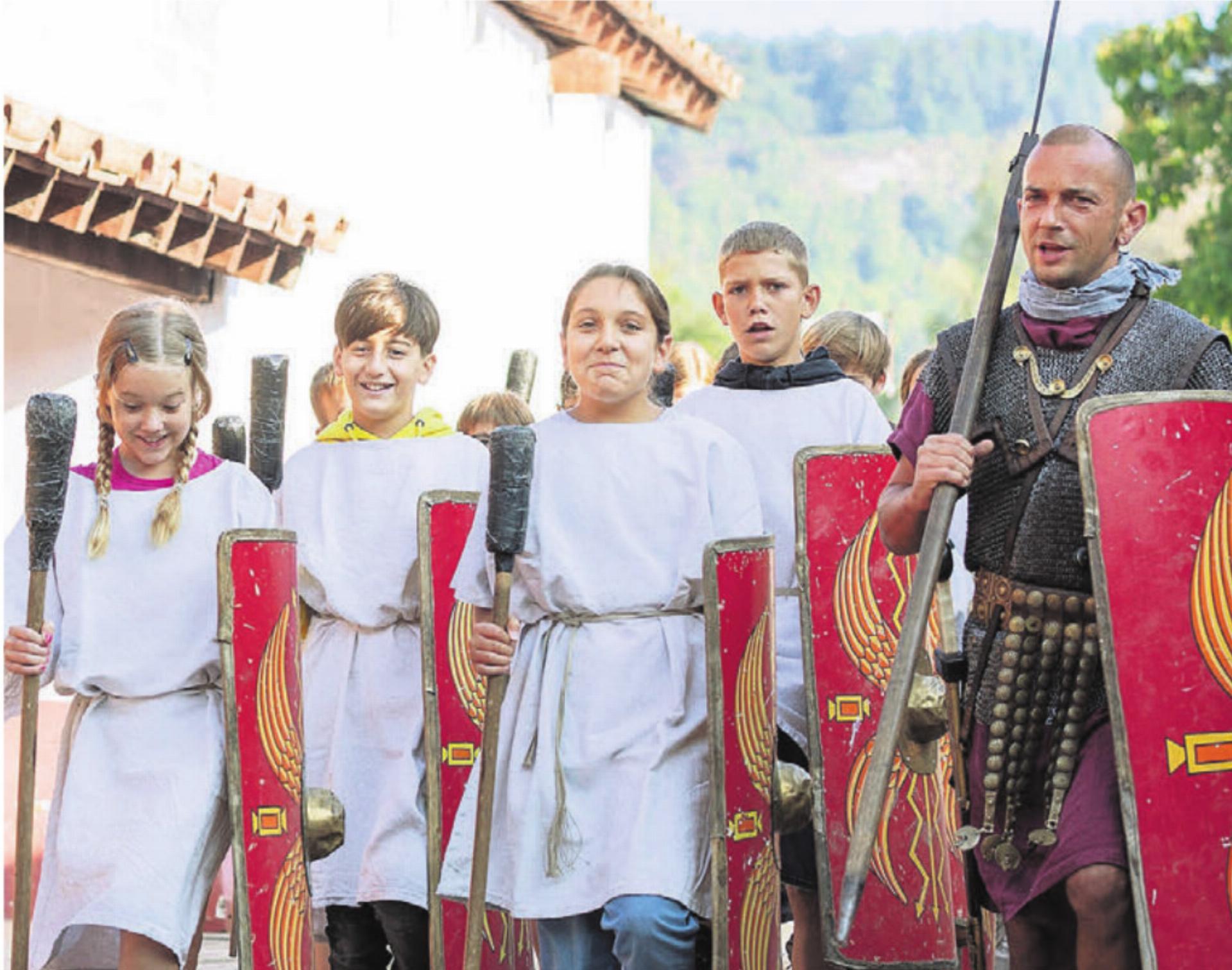 Ab April öffnen die Aargauer Museen wieder. Viele Höhepunkte warten auf die Besucherinnen und Besucher. Am 12. April findet das Eröffnungsfest des Legionärspfads Vindonissa (links) statt, Anfang Mai die Mittelaltertage auf Schloss Lenzburg.
Bilder: Museum Aargau - Das Bild wird blockiert. – Möglicherweise durch einen aktiven Adblocker.