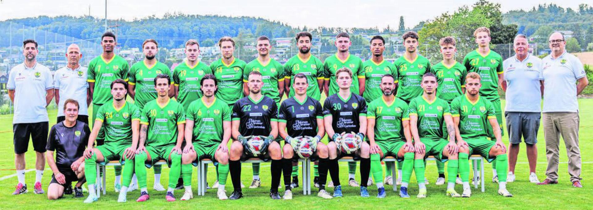 FC Mutschellen, Saison 2024/25, hinten, von links: Luca Iodice (Trainer), Thomas Kohli (Torhütertrainer), Denisson Souza, Michael Iloski, Jannik Beha, Roger Pfyl, Luca Merendino, Leo Nascimento, Janick Seiler, Samuel Kälin, Gianluca Sforza, Noah Leuenberger, Gion Andri Thoma, Carlo Ariu (Vize-Präsident), Pietro Bascio (Präsident). Vorne: Flavio Fistarol (Teambetreuer), Kiril Iloski, Kevin Kempter, Mattia Bochicchio, Samuel Staubli, Fabian Riesen, Dominic Haldemann, Luca Giampa, Leandro Rizzo, Gian Marco Bellisario. Es fehlen: Jürg Mauberger (Assistenztrainer), Giovanni Rizzo (Assistenztrainer), Massimo Bocchicchio, Gökdeniz Can, Joel Montero, Leonardo Palladini, Laze Stojkovski.