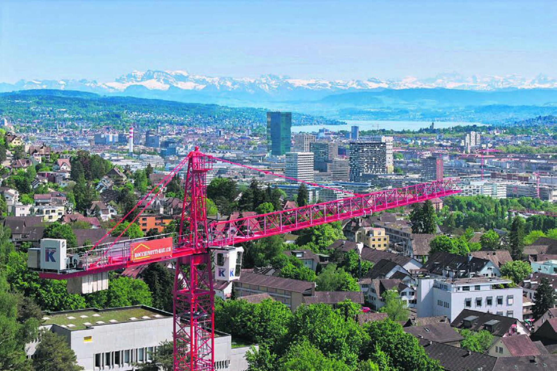 Ein Bild statt 1000 Worte: Ein Rocchinotti-Kran über den Dächern von Zürich. Bild: zvg