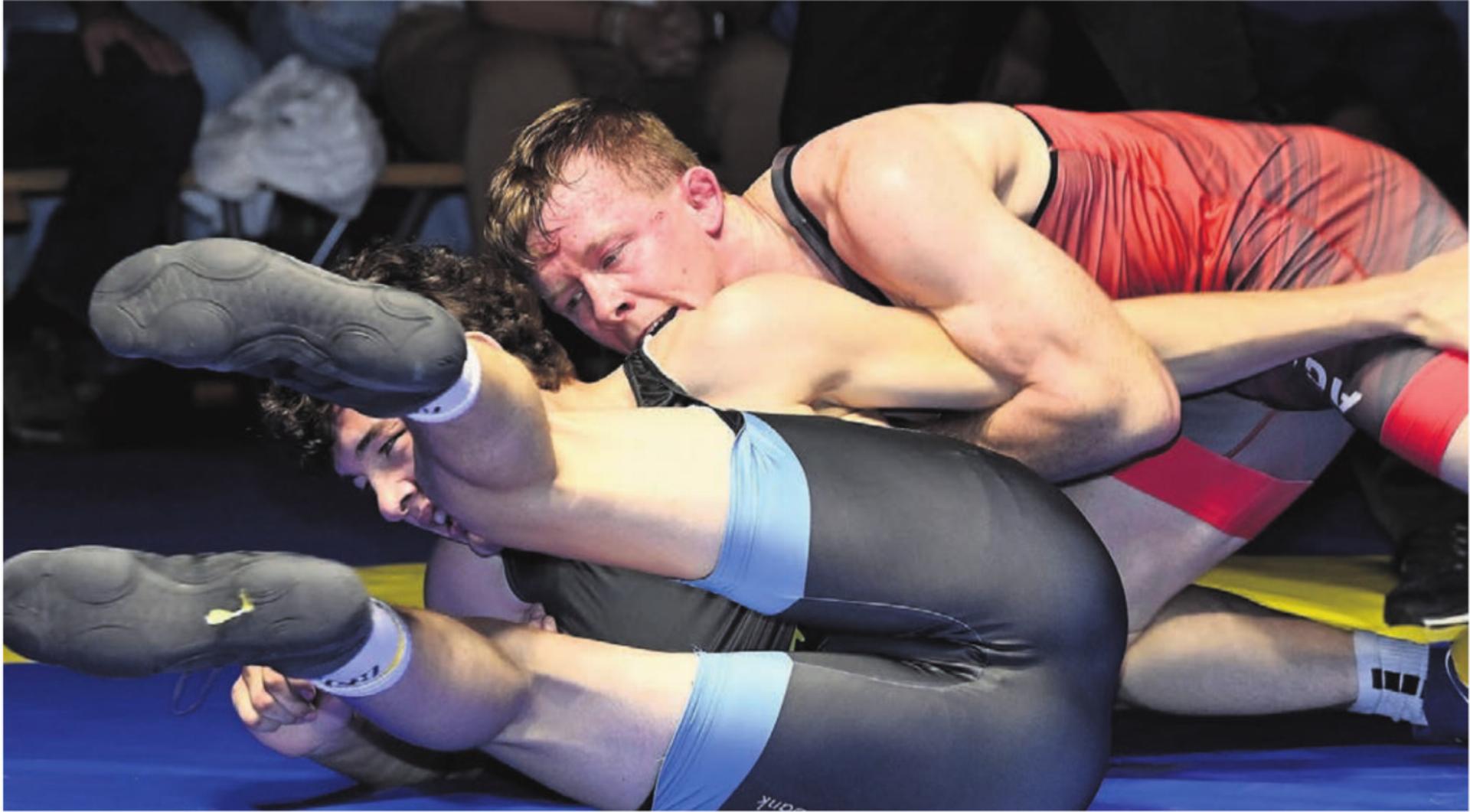 Nino Leutert (hier im Hinkampf gegen den Kriesserer Elia Matt, als er einen Schultersieg holte) sorgt nun auswärts in der Ostschweiz mit seinem Sieg gegen Dominik Laritz für einen der wenigen Freiämter Highlights. Bild: awa - Das Bild wird blockiert. – Möglicherweise durch einen aktiven Adblocker.