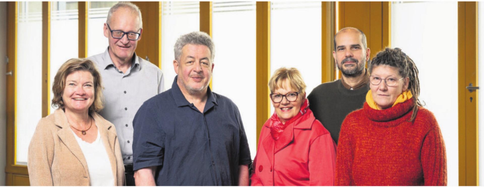 Der neue Quersang-Vorstand zusammen mit dem musikalischen Leiter (v. l.): Corina Roeleven, Simon Werren, Eugen Hofer, Monika Kern, Roberto Vacca (Dirigent), Ruth Eichelberger (es fehlt Cécile Kost). Bild: Felix Wey - Das Bild wird blockiert. – Möglicherweise durch einen aktiven Adblocker.