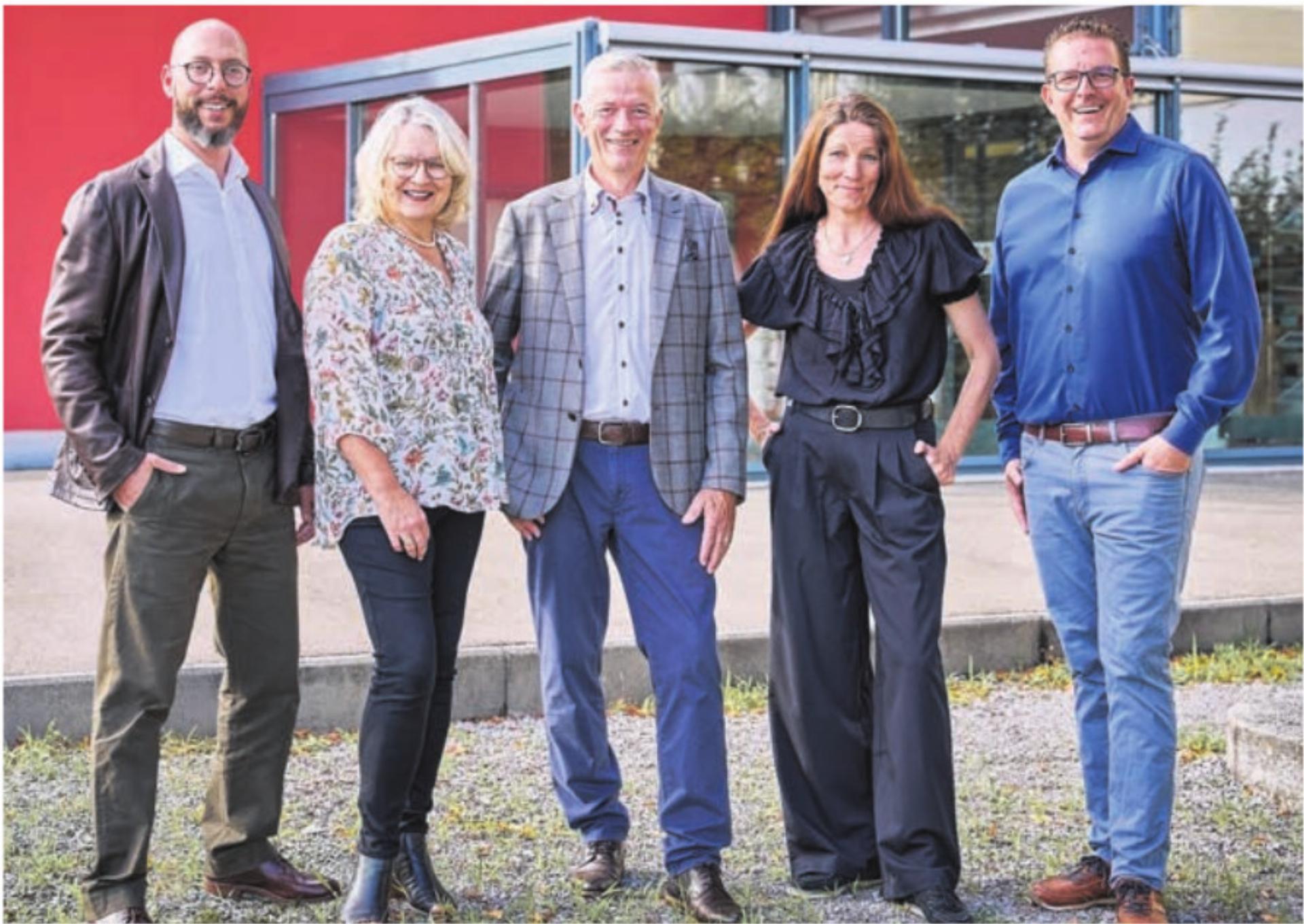 Sie stellen sich in der bisherigen Konstellation zur Wiederwahl: Vizeammann Boris Sommer, Gemeinderätin Gabriela Bereuter, Gemeindeammann Daniel Stark, Gemeinderätin Natascha Brunold und Gemeinderat Reto Knecht. Bild: zg - Das Bild wird blockiert. – Möglicherweise durch einen aktiven Adblocker.