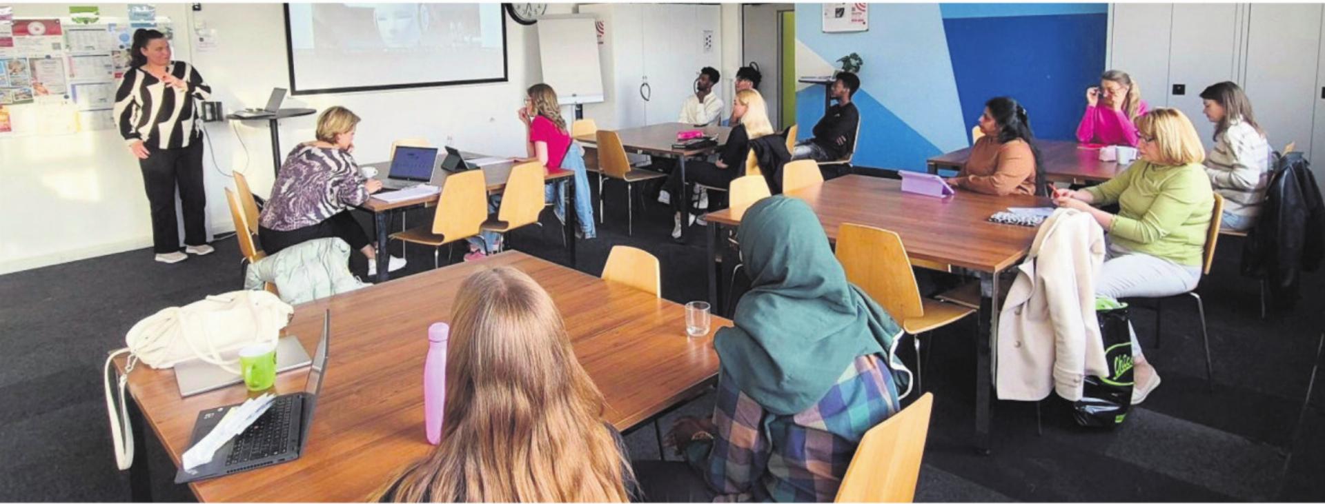 Der Workshop der Fachstelle Integration war gut besucht. Teilnehmende aus verschiedenen Nationen profitierten.
Bild: zg - Das Bild wird blockiert. – Möglicherweise durch einen aktiven Adblocker.