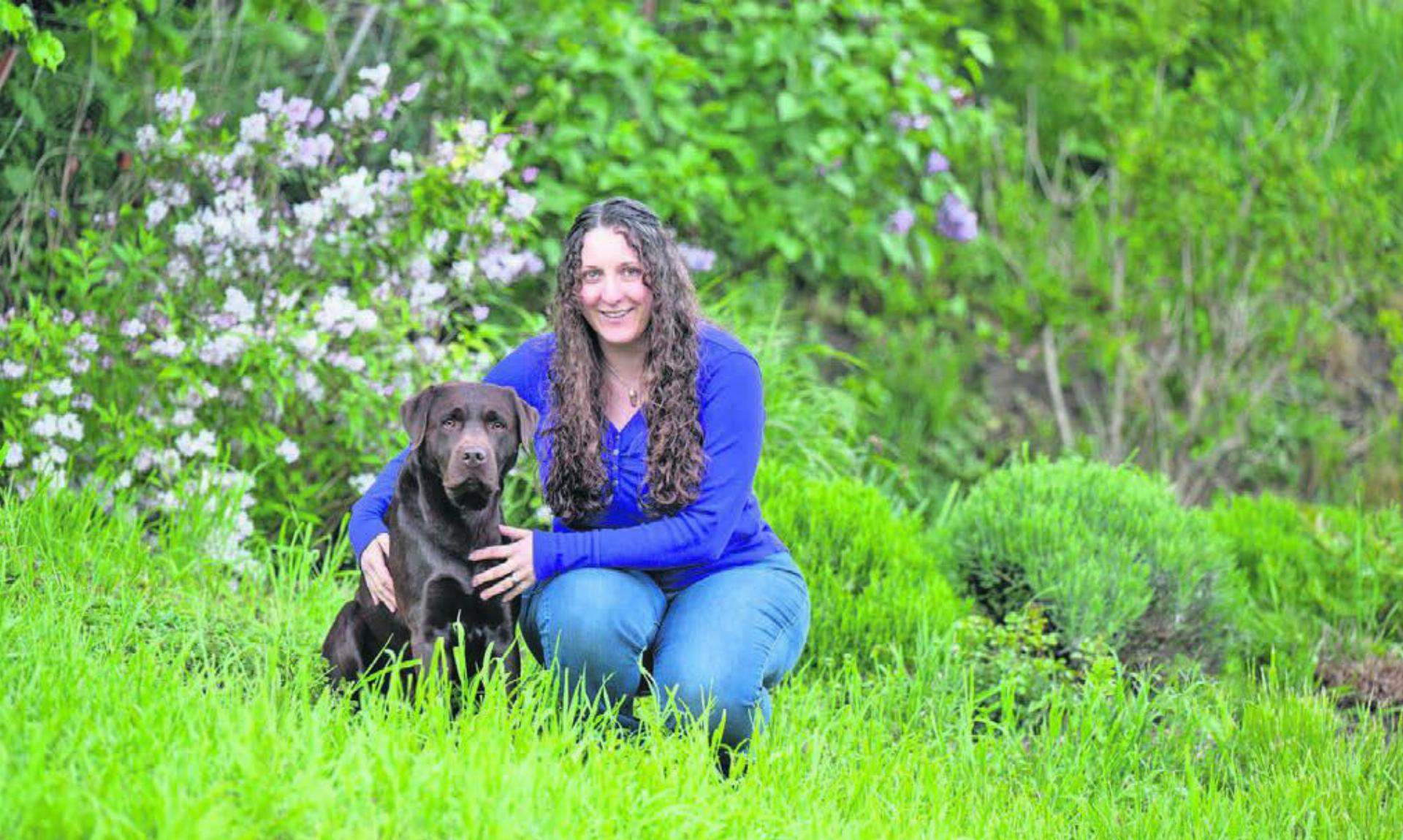 Des Menschen bester Freund: Für Hunde schwärmt Sarah Bellwald seit Kindstagen. Seit vier Jahren besitzt sie selbst einen. Ihr Labrador Cameo hat ihr Leben verändert. Und auch ihren Beruf. Bilder: zg