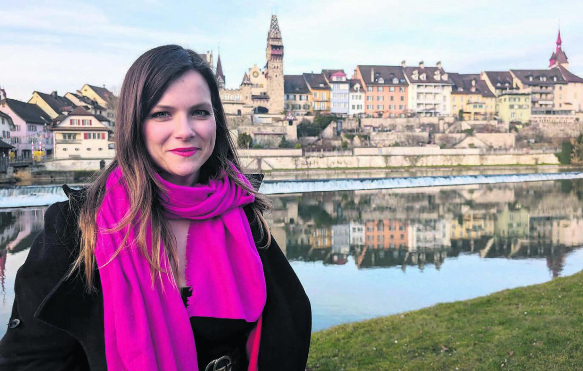 Anna Gitschthaler freut sich auch auf die Pausen zwischen den Auftritten. Dann wird sie an der Reuss höckeln. «Ich habe mich sofort in diesen Anblick verliebt», sagt sie. Bild: Marco Huwyler