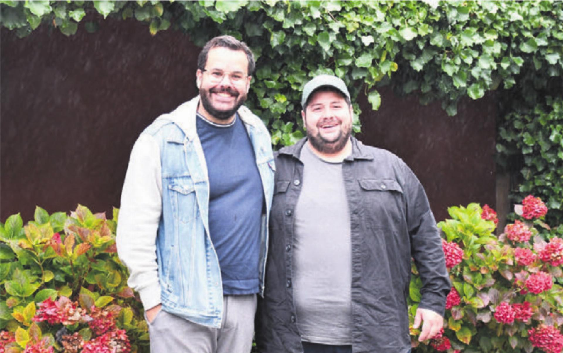 Die Organisatoren Patrick Grob (links) und Pascal Schmider vom Verein für Kultur freuen sich über einen gelungenen und gut besuchten Adventsmarkt. - Das Bild wird blockiert. – Möglicherweise durch einen aktiven Adblocker.