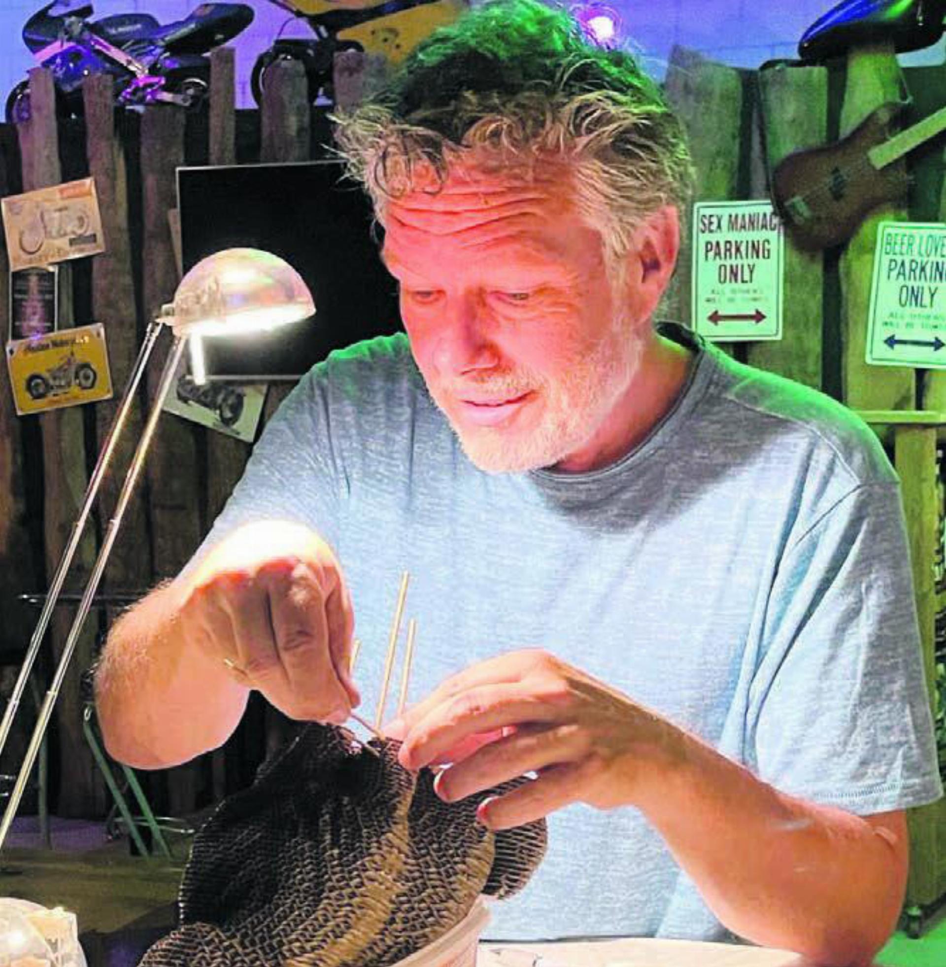 Mike Tanner ist einer von zwei Künstlern, die in der Galerie Flussreif ausstellen. Bild: zg - Das Bild wird blockiert. – Möglicherweise durch einen aktiven Adblocker.