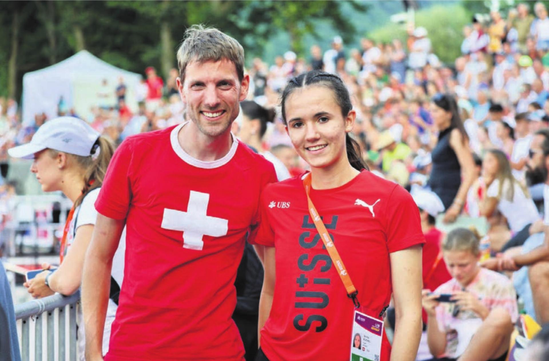 Mehr als zufrieden: Vereinspräsident und Trainer Florian Schweer mit Seline Büchel in der Slowakei.