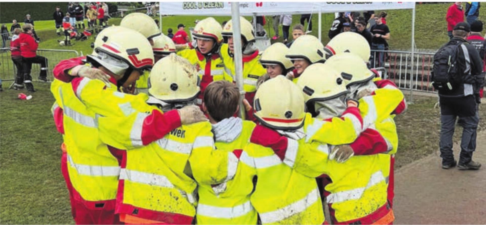 «Elei bini nüd – zäme simmer alles!»: So lautet das Motto der Jugendfeuerwehr Sarmenstorf. Dieses gilt auch bei der Feier und den Aargauer Meisterschaften. Bild: zg - Das Bild wird blockiert. – Möglicherweise durch einen aktiven Adblocker.
