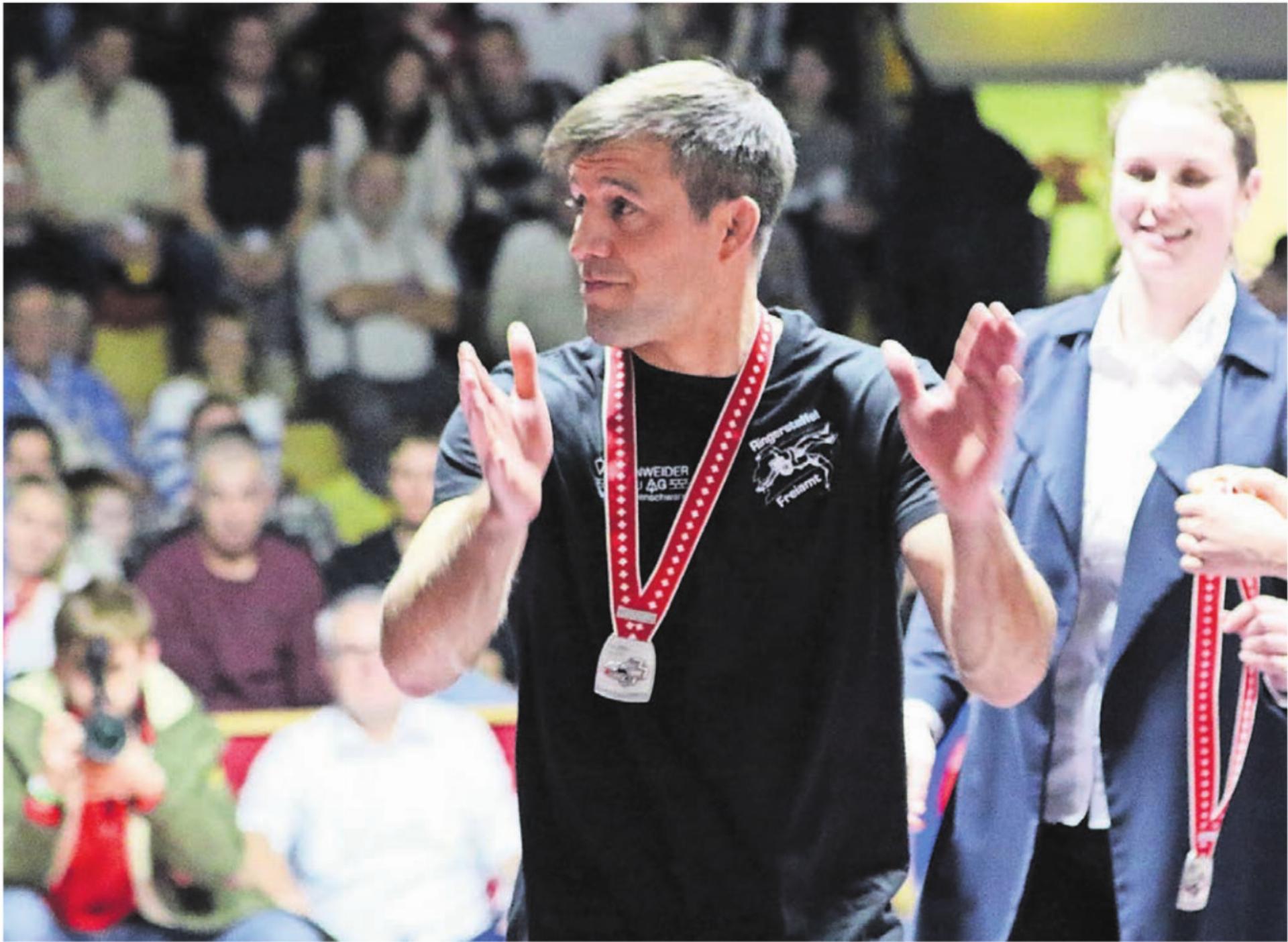 In seiner ersten Saison als Trainer führte Pascal Strebel die RS Freiamt in den Final und zur Silbermedaille. Eine Medaille ist auch dieses Jahr das Minimum, was die Freiämter holen wollen. Auch wenn der Weg nicht einfacher geworden ist. Bild: Archiv/jl - Das Bild wird blockiert. – Möglicherweise durch einen aktiven Adblocker.
