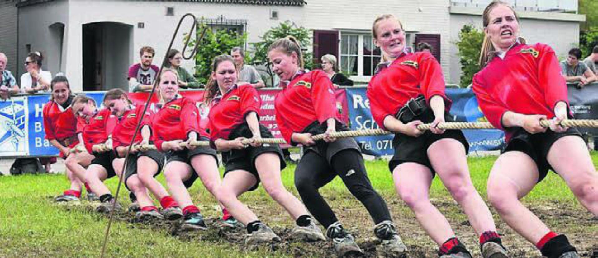 Die Sinser Frauen im Einsatz in Mosnang. Bild: zg
