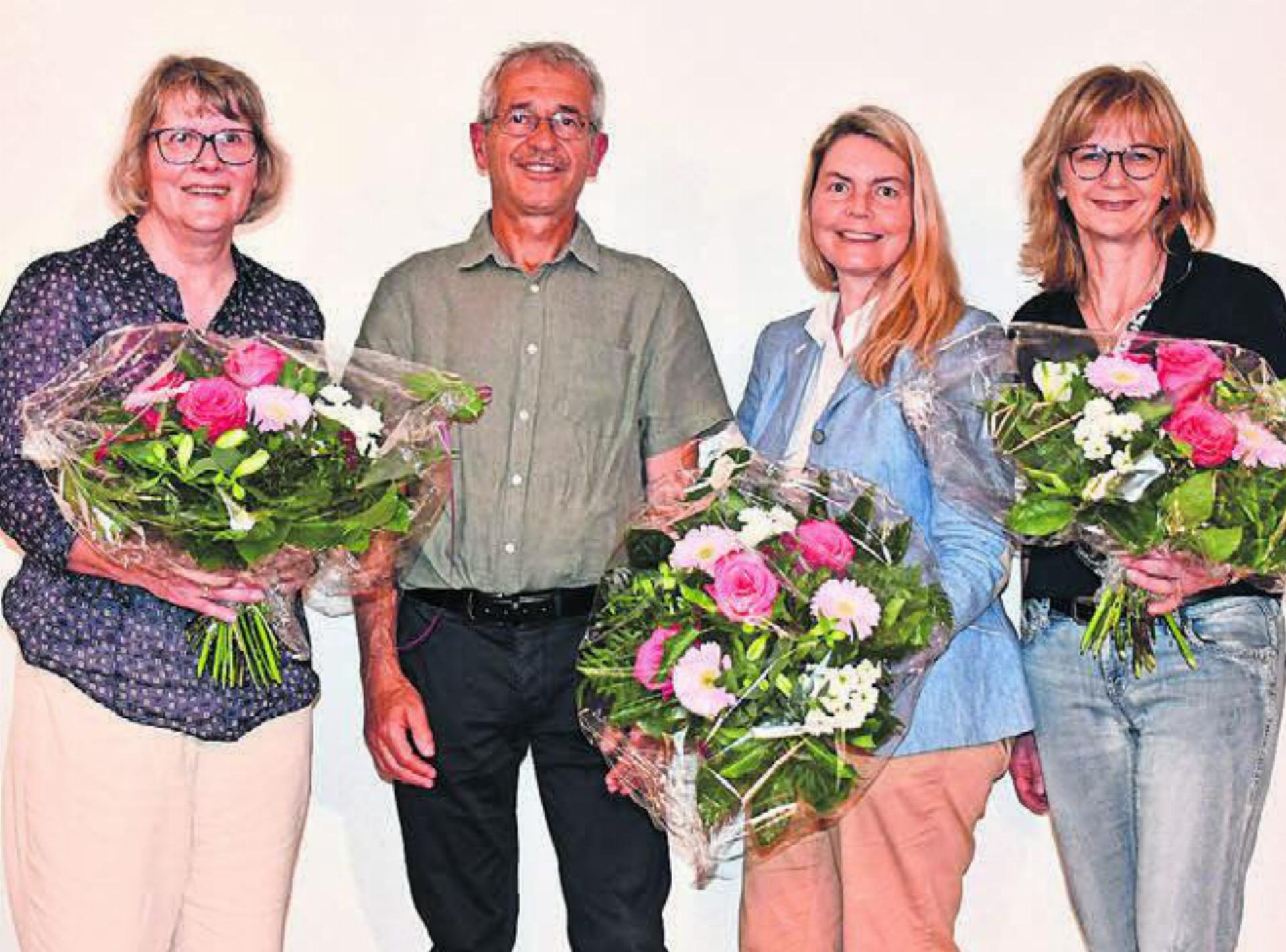 Engagieren sich seit zehn Jahren für «Lernen im Freiamt» (v. l.): Cornelia Iff, Natalie Bräker und Mjriam Riesen. Neu hinzugestossen ist Georg Merki, der den Vorstand unterstützt. Bild: mo