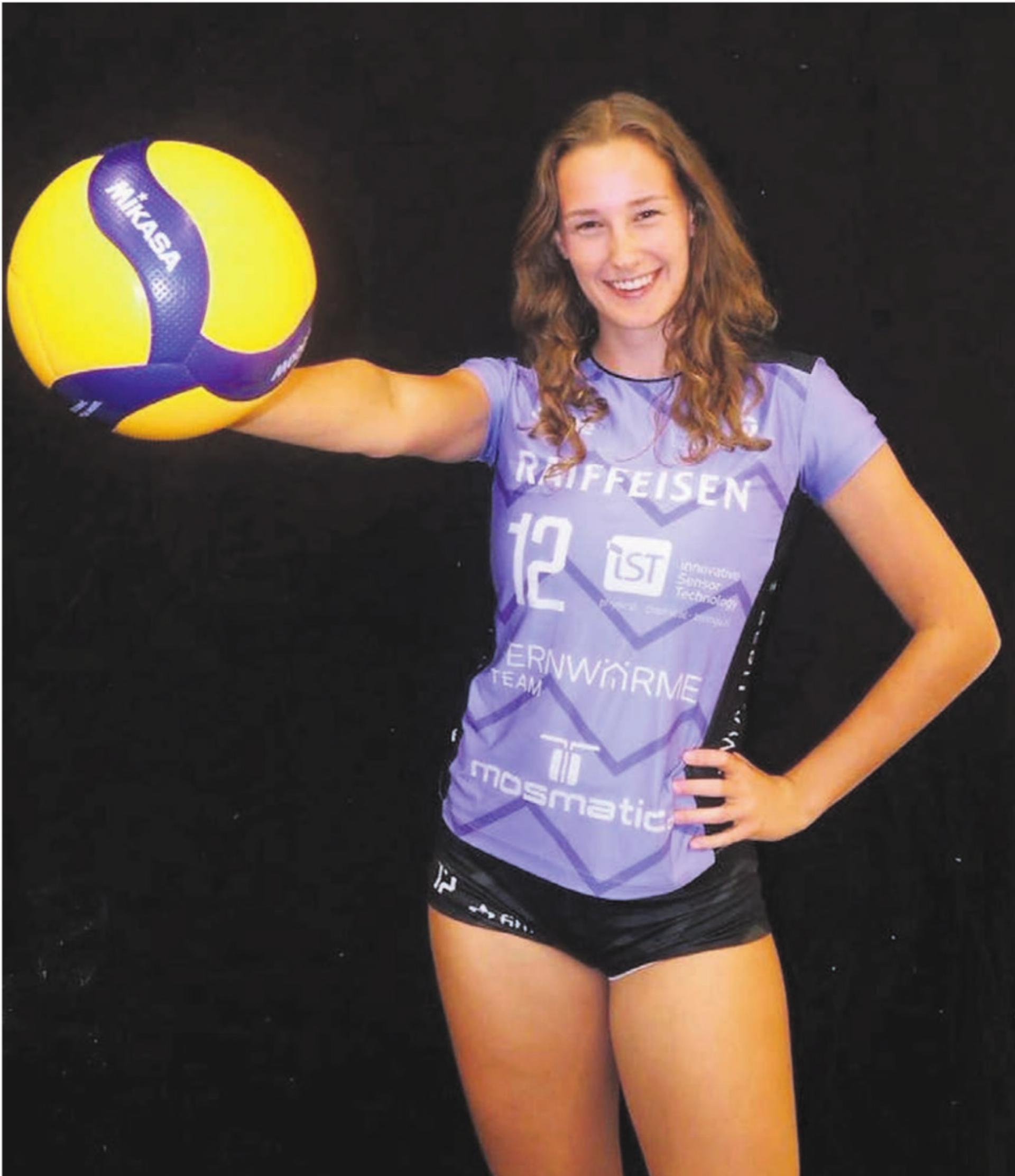 Im neuen Trikot: Vom 1.-Liga-Team des TV Lunkhofen schafft es Laura Gassmann in die Nationalliga A zu Volley Toggenburg. 
Bild: zg - Das Bild wird blockiert. – Möglicherweise durch einen aktiven Adblocker.