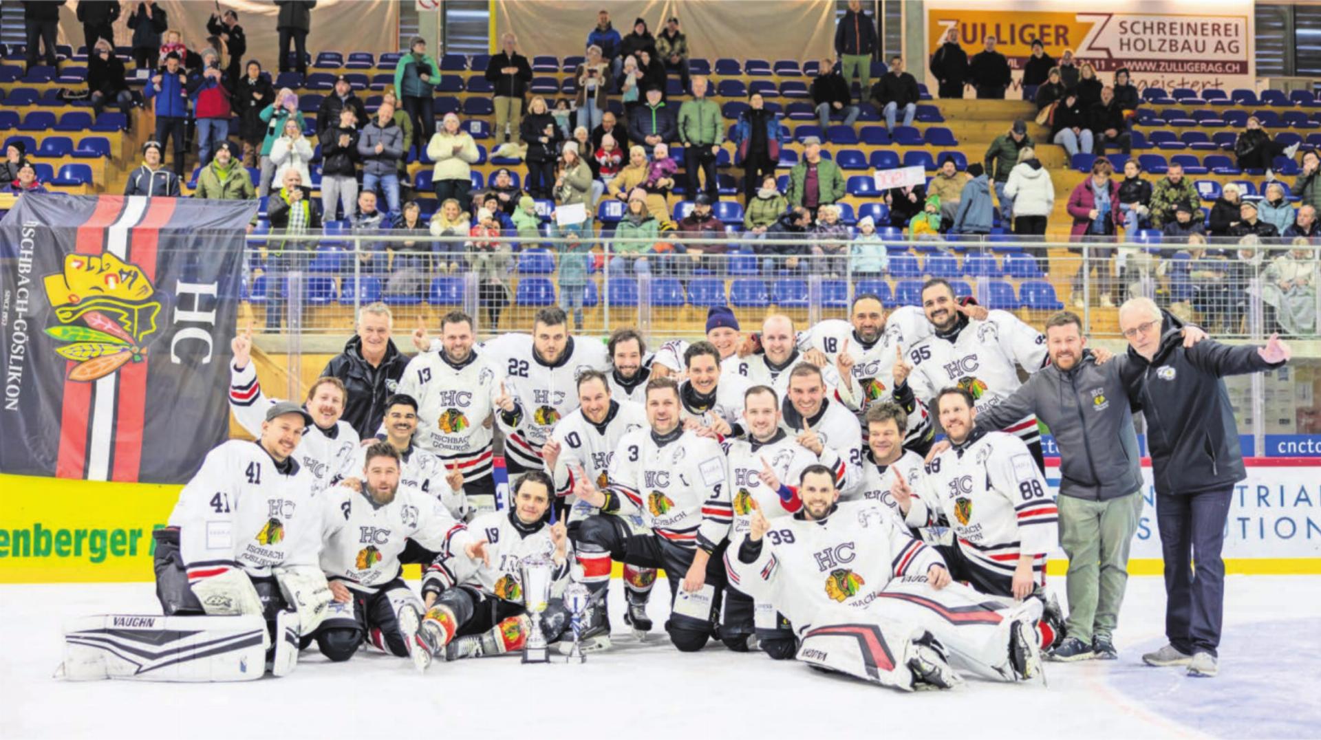 Das Team des HC Fischbach-Göslikon schnappt sich den Titel des Interkantonalen KBEHV-Cup zum ersten Mal in der Vereinsgeschichte. Bild: Michèle Renggli - Das Bild wird blockiert. – Möglicherweise durch einen aktiven Adblocker.