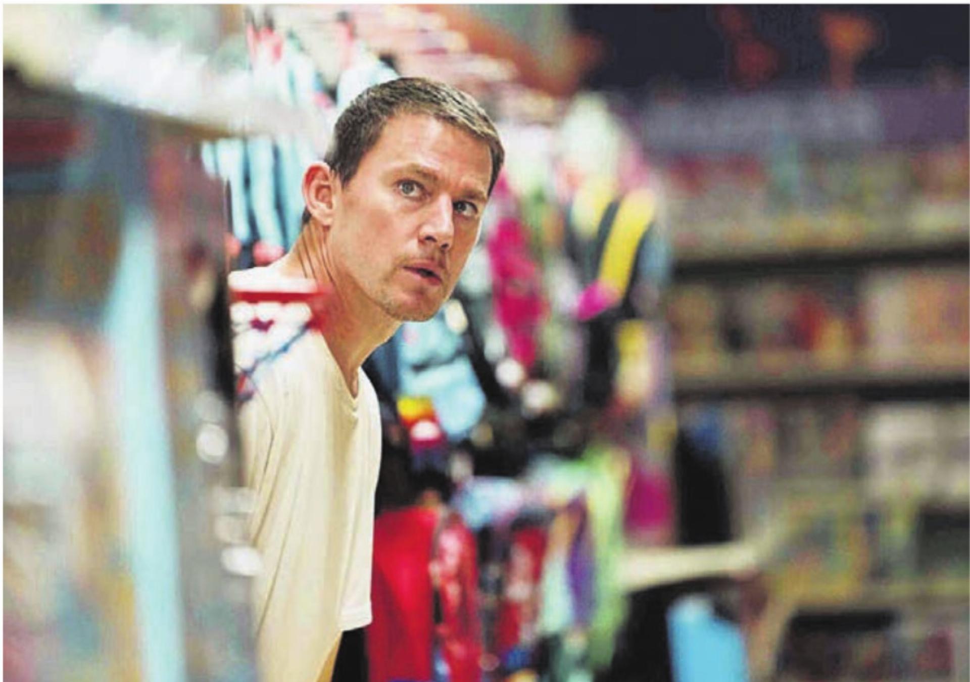 Monatelang hält sich der charismatische Einbrecher Channing Tatum in einem Spielzeugladen versteckt.
Bild: zg - Das Bild wird blockiert. – Möglicherweise durch einen aktiven Adblocker.