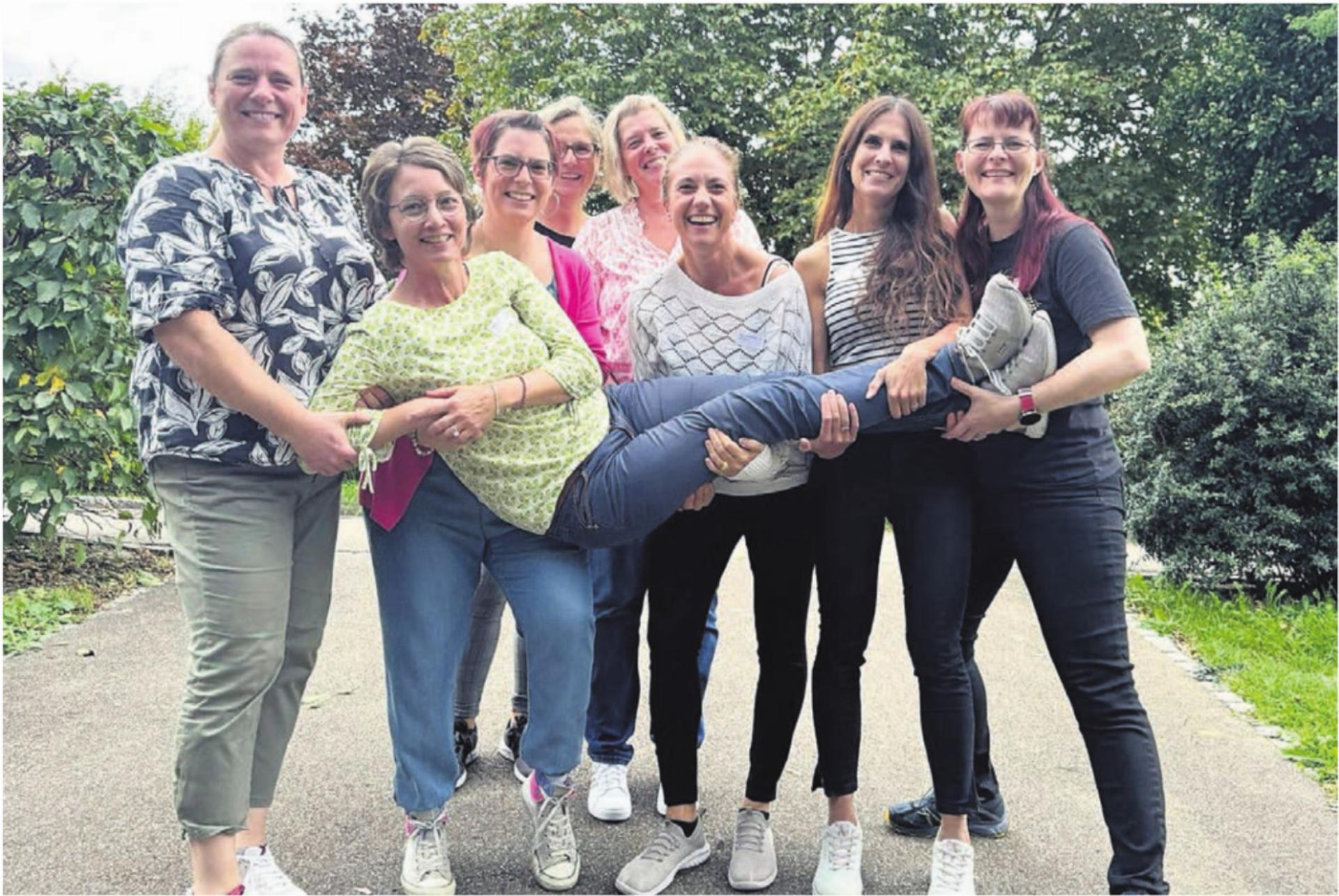 Sie organisierten dieses Jahr mit viel Herzblut den Ferienpass: (v. l.) Sonja Ryser, Sylvia Koch, Nadia Kälin, Nadine Lang, Claudia Steinmann, Tamara Nussbaumer, Cornelia Ingold und Caroline Markwalder. Bild: zg - Das Bild wird blockiert. – Möglicherweise durch einen aktiven Adblocker.