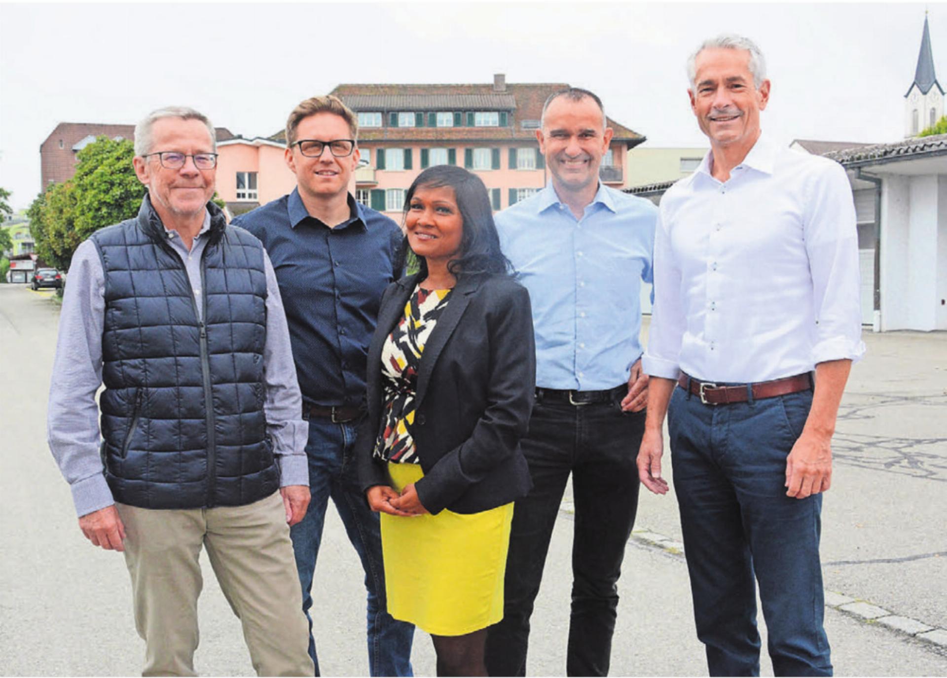 Die bisherigen Männer Roland Polentarutti, Benjamin Meier, Laurenz Meier und Patrick Keller (von links) erhalten eine neue Frau in ihren Reihen – Dominique Meier wird Nachfolgerin von Heidi Hegglin. Bild: Chregi Hansen - Das Bild wird blockiert. – Möglicherweise durch einen aktiven Adblocker.