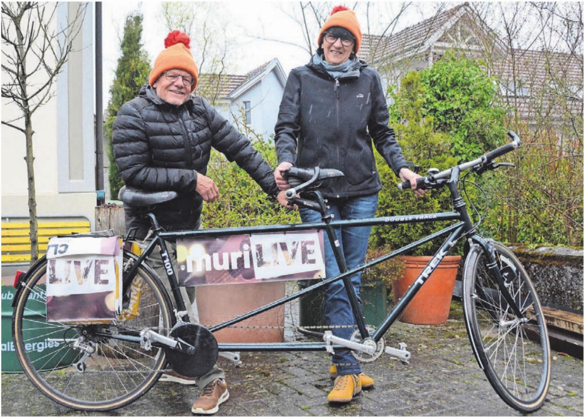 Das Tandem ist Kult, die orangen Mützen ebenfalls – und ihr Muri-Live auch: Markus Bohren und Paula Loher-Staubli. - Das Bild wird blockiert. – Möglicherweise durch einen aktiven Adblocker.