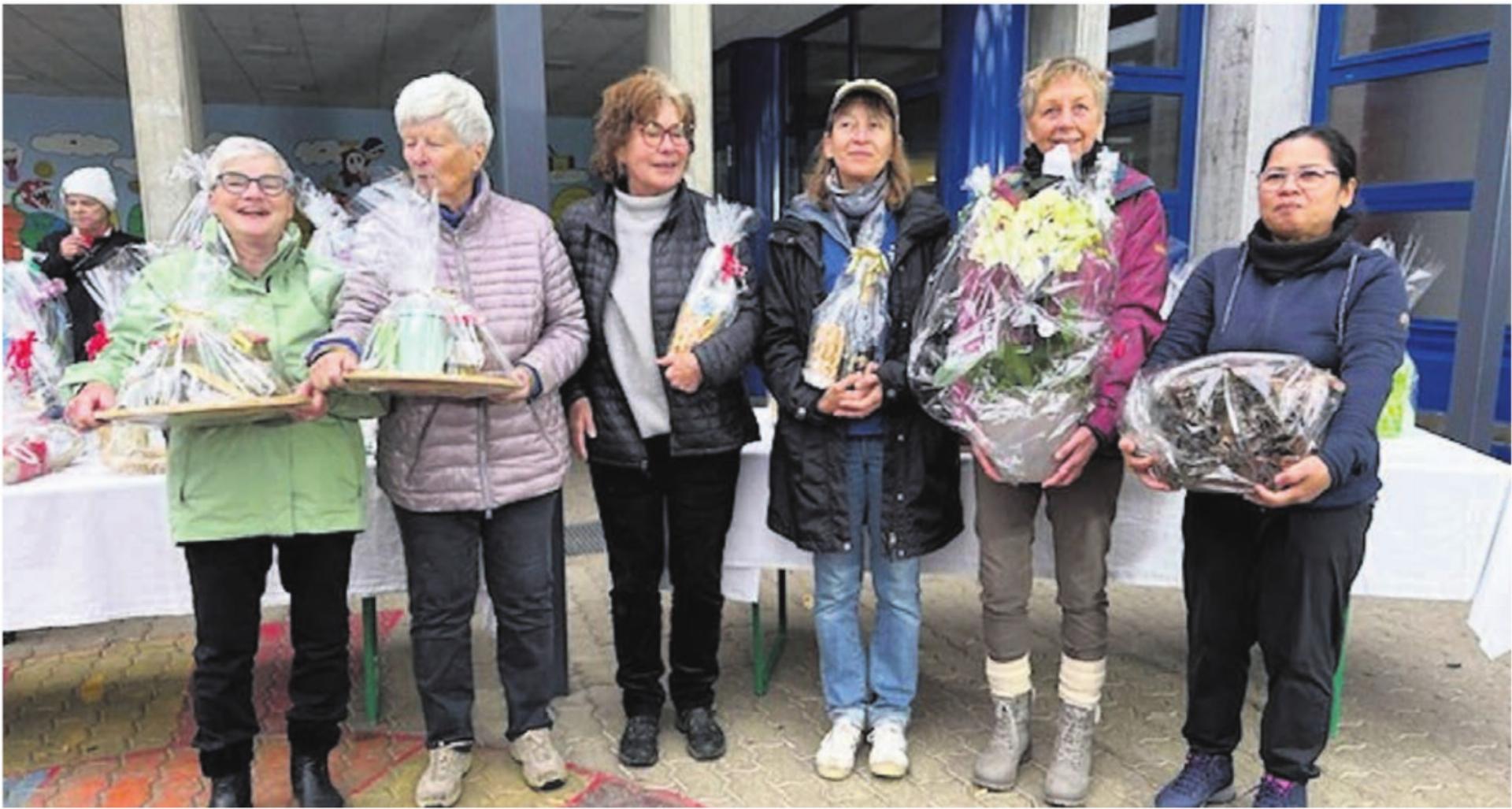 Den Lady’s Cup gewannen: (von links) Regina Marti und Brigitte Blaser, Franziska Lehmann und Ning Leuthold, Heidi Schelker und Irene Schwarz. Bild: zg - Das Bild wird blockiert. – Möglicherweise durch einen aktiven Adblocker.