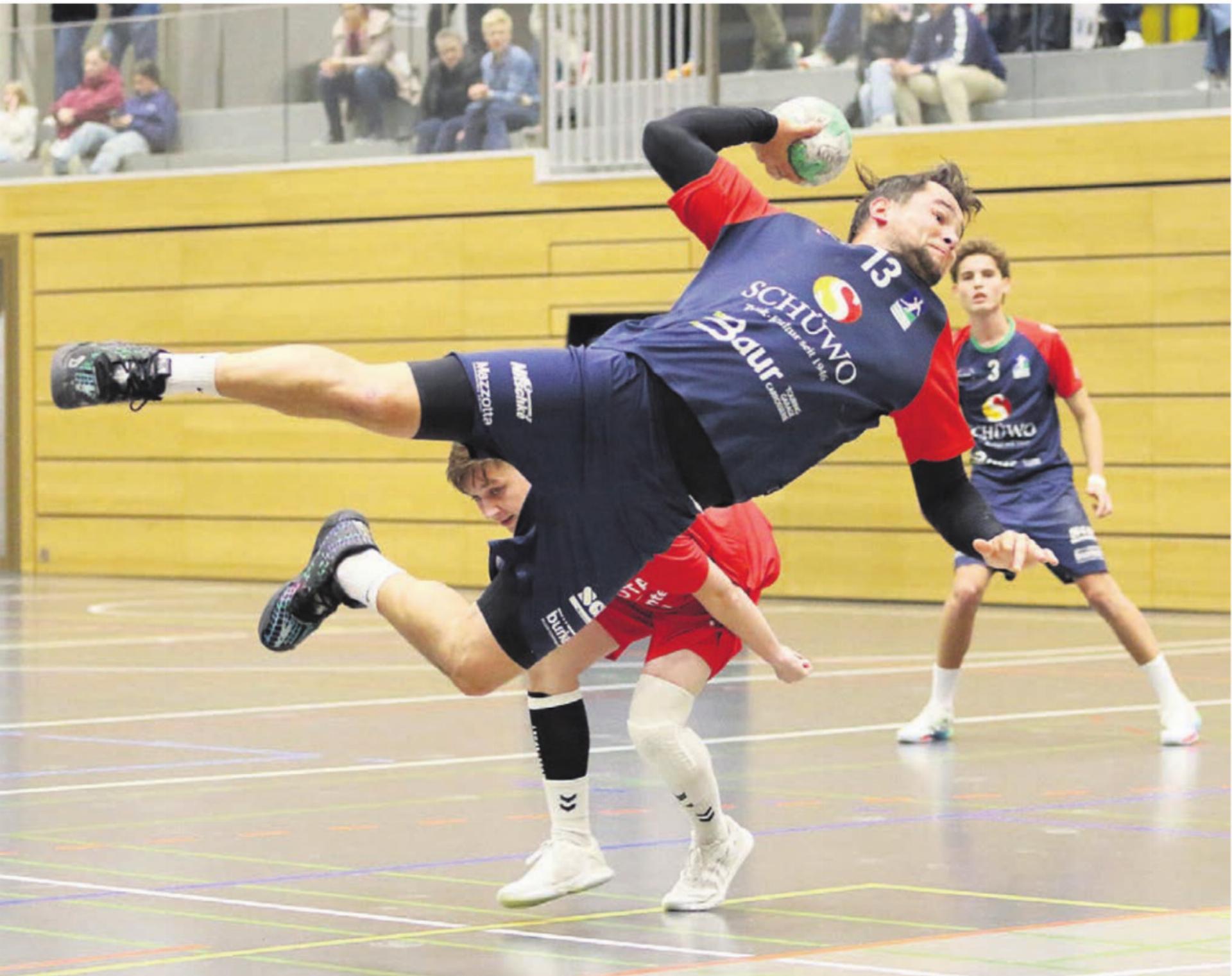 Mit Wucht in die nächste Cup-Runde: Der bullige und agile Kreisläufer Damian Biffiger erzielte zwei Tore. Bild: Jan Gelpke - Das Bild wird blockiert. – Möglicherweise durch einen aktiven Adblocker.