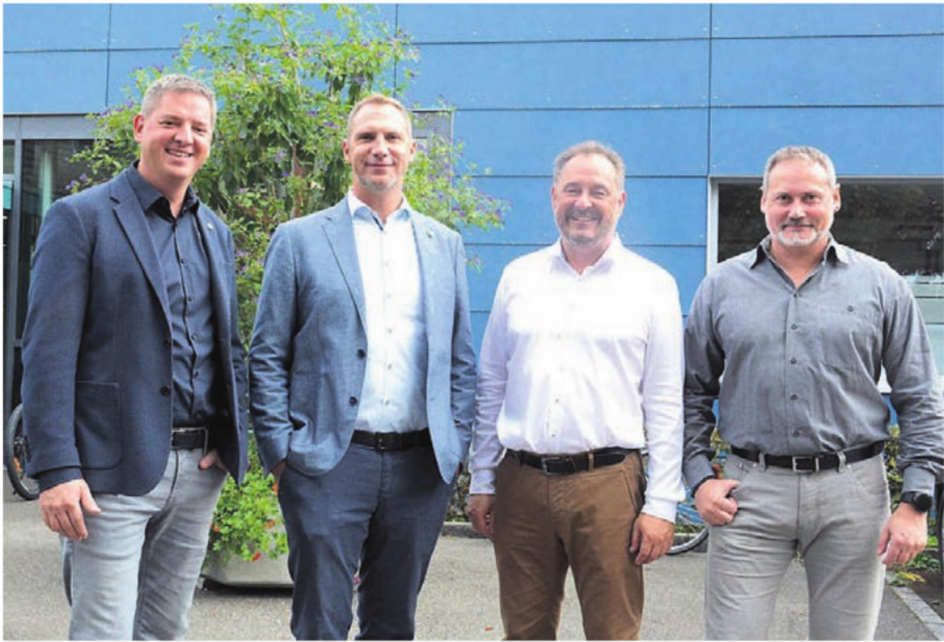 René Schmidli, Daniel Füglistaler, Renato Sanvido und Fabian Lupp (v. l.) freuen sich vor Ort über die Wiederwahl, Ueli Lütolf tut das in den Ferien. - Das Bild wird blockiert. – Möglicherweise durch einen aktiven Adblocker.