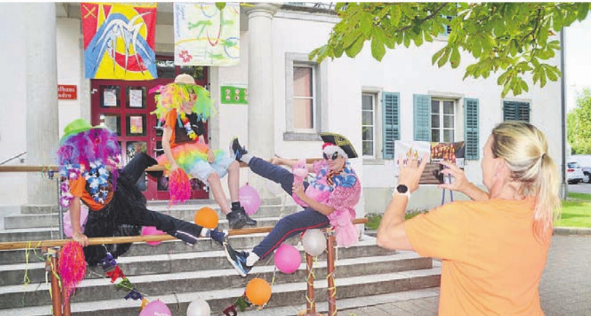 Die Damenriege Sarmenstorf hat ihr 75-jähriges Bestehen im September mit einem Spielparcours gefeiert – natürlich samt Erinnerungsfoto. Bild: tst - Das Bild wird blockiert. – Möglicherweise durch einen aktiven Adblocker.