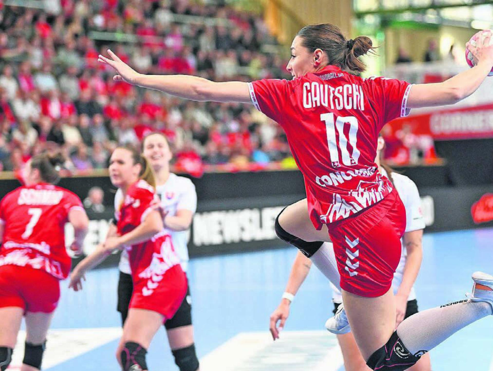 Daphne Gautschi auf dem Weg zu einem neuen Höhepunkt in der Geschichte des Schweizer Frauenhandballs. Die erstmalige WM-Qualifikation ist so gut wie geschafft. Bild: Alexander Wagner