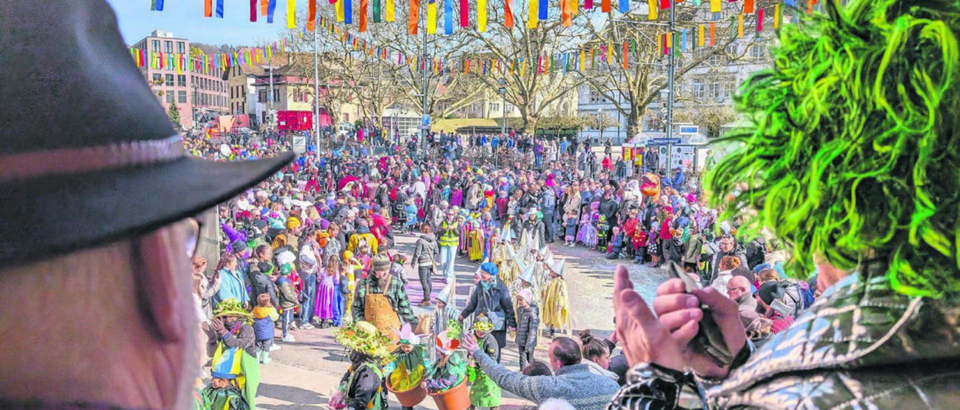 Etwas weniger Besucher als auch schon meinten die Organisatoren heuer zu zählen. Angesichts des proppenvollen Altstadteingangs, wo sich die Menschen dicht an dicht drängten, fast nicht zu glauben. Bilder: Marco Huwyler