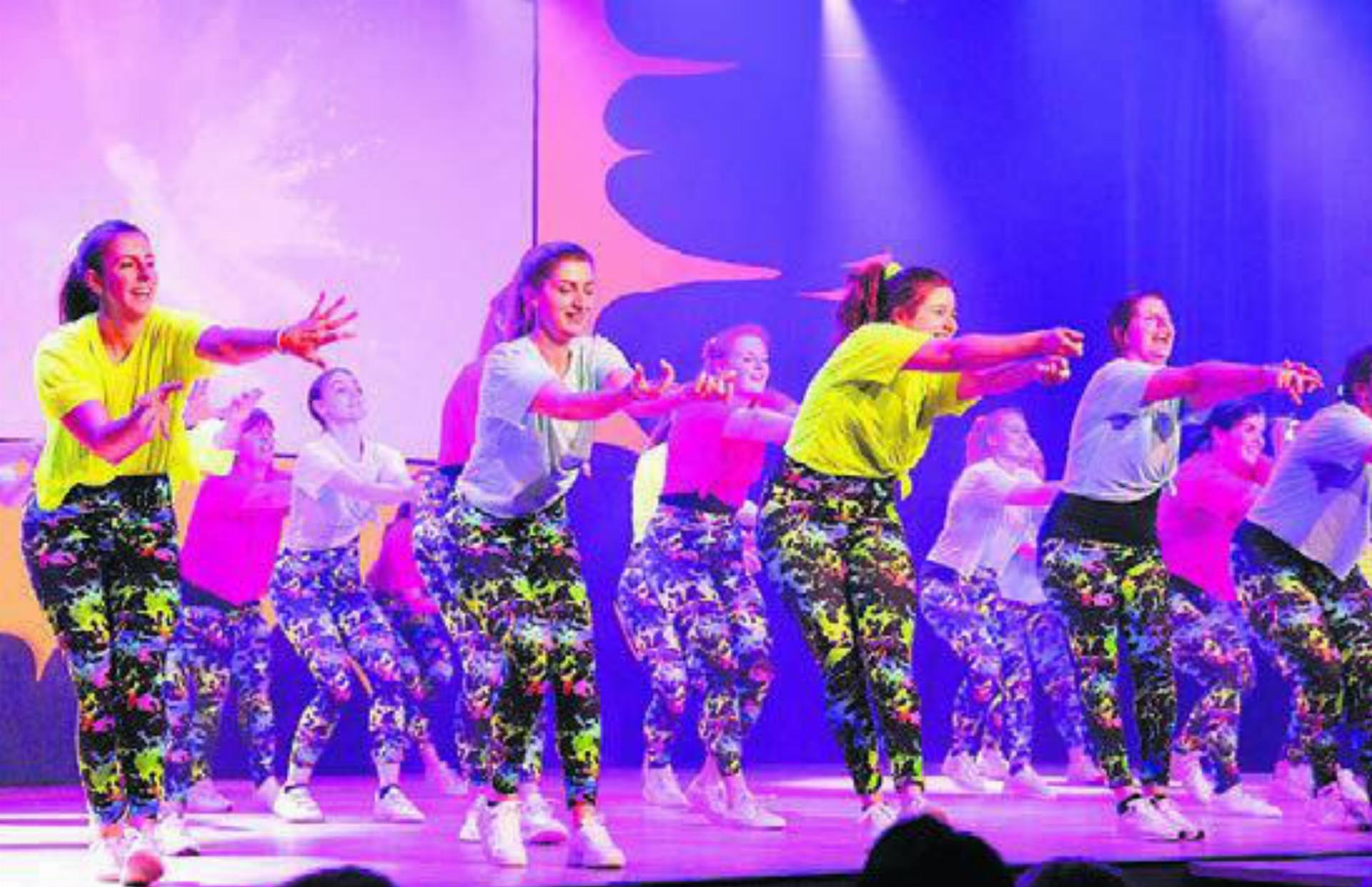 Musik, Tanz und jede Menge Spass hat der DTV Aerobic mit seiner Darbietung auf der Bühne.