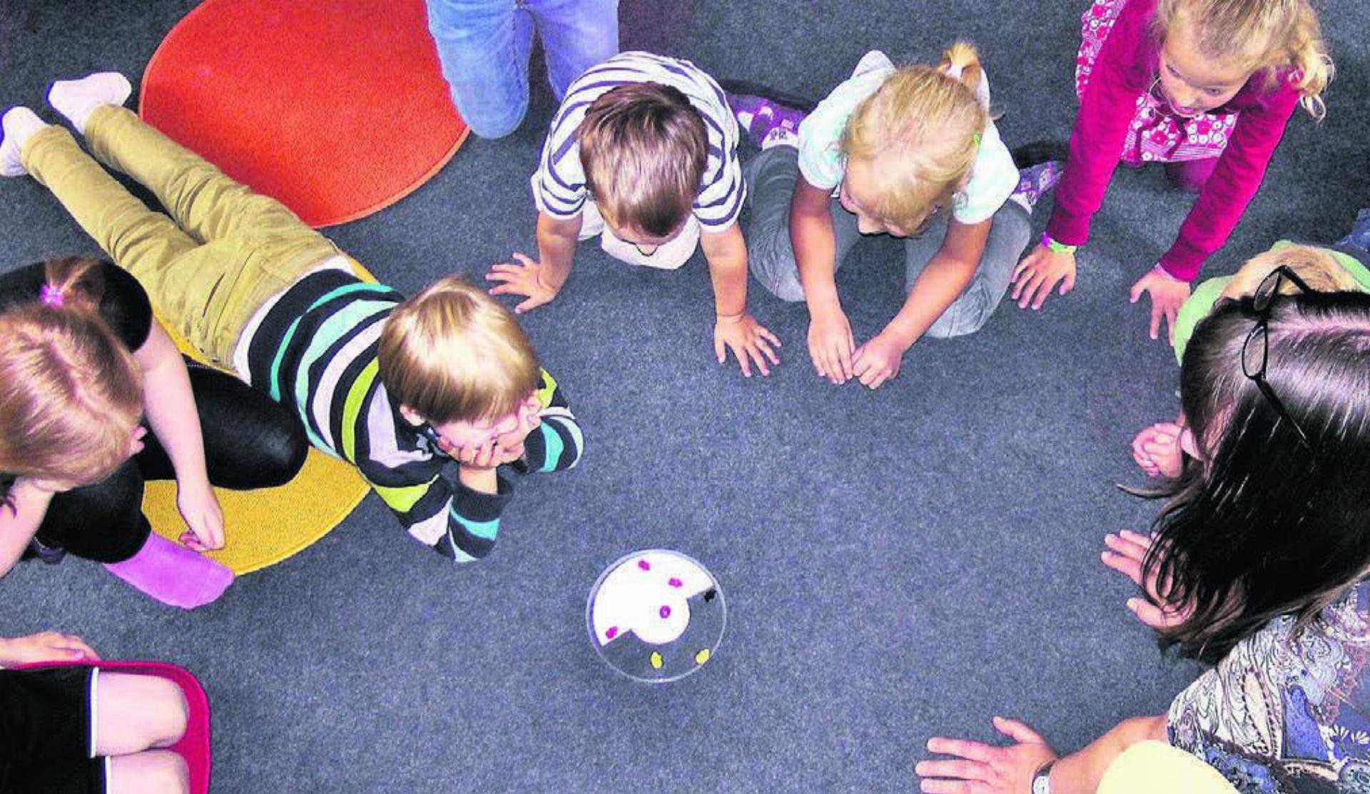 Mit dem Besuch einer Spielgruppe oder einer KiTa werden Grundlagen gelegt, welche den Start in den Kindergarten erleichtern. Bild: Pixabay