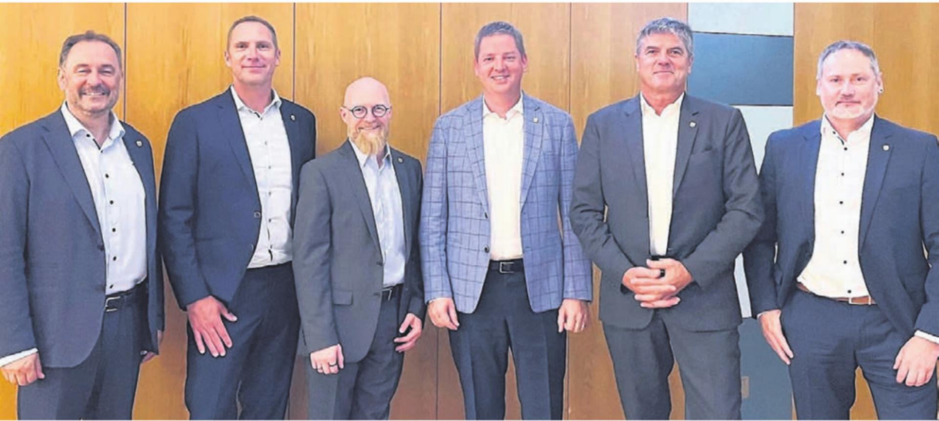 Im Villmerger Gemeinderat bleibt wohl alles beim Alten – die Bisherigen treten wieder an (von links): Renato Sanvido, Daniel Füglistaler, Gemeindeschreiber Josef Würsch, René Schmidli, Ueli Lütolf und Fabian Lupp. Bilder: Archiv